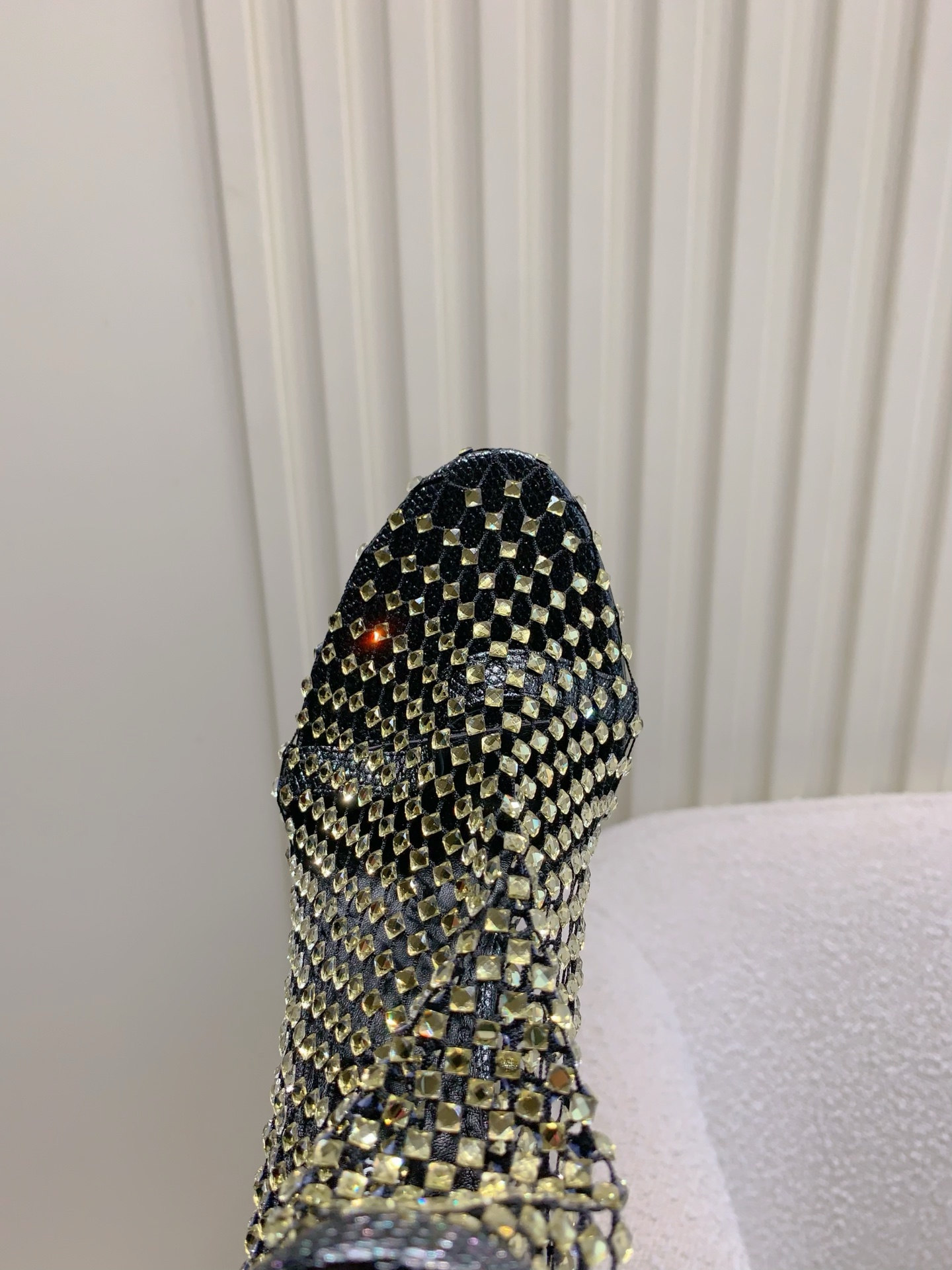 Dolce & Gabbana’s New Web Eye High-Drill Socks and Boots: Sexy, Mysterious, and Beautiful - 图片 4