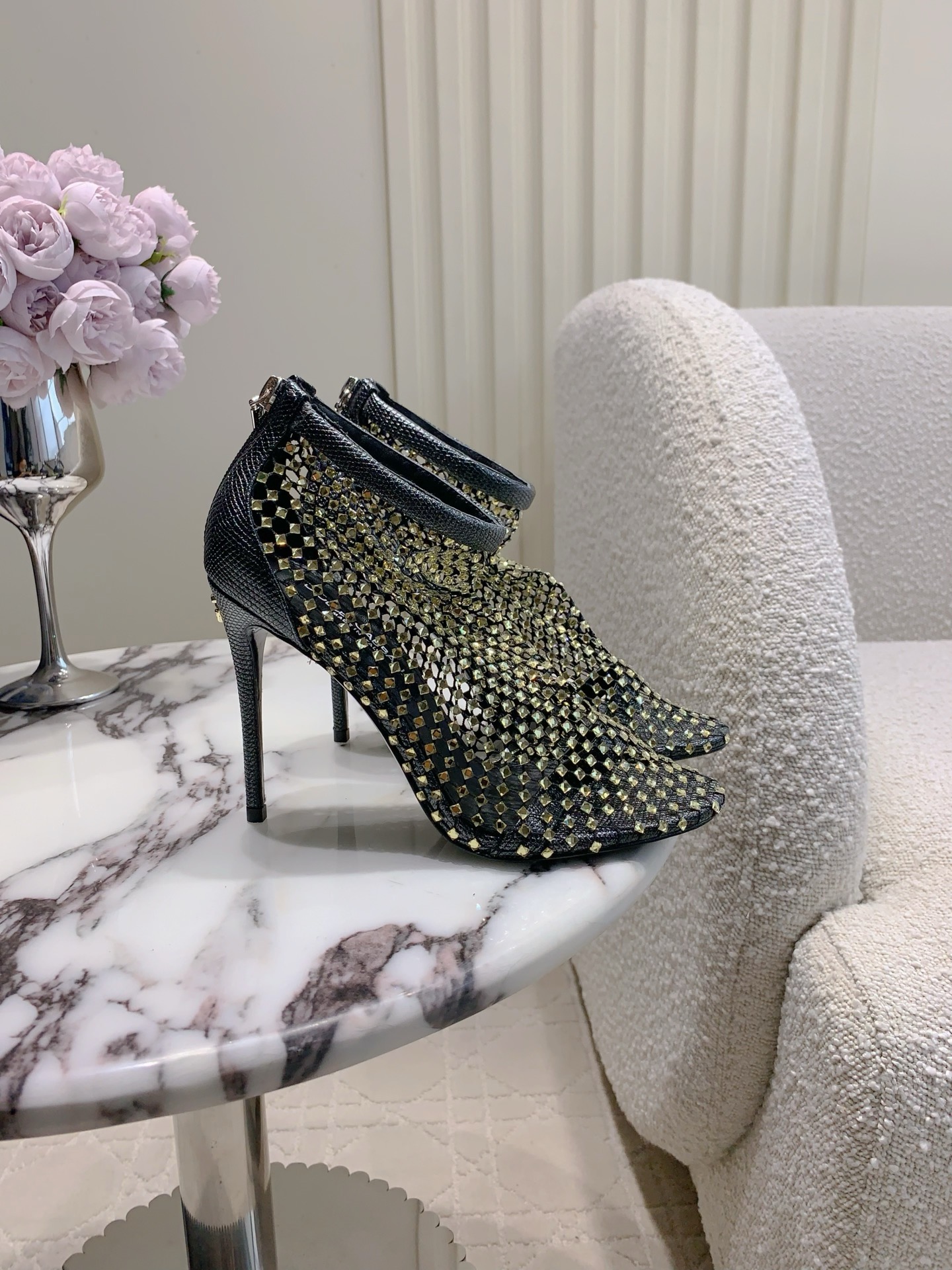 Dolce & Gabbana’s New Web Eye High-Drill Socks and Boots: Sexy, Mysterious, and Beautiful - 图片 1