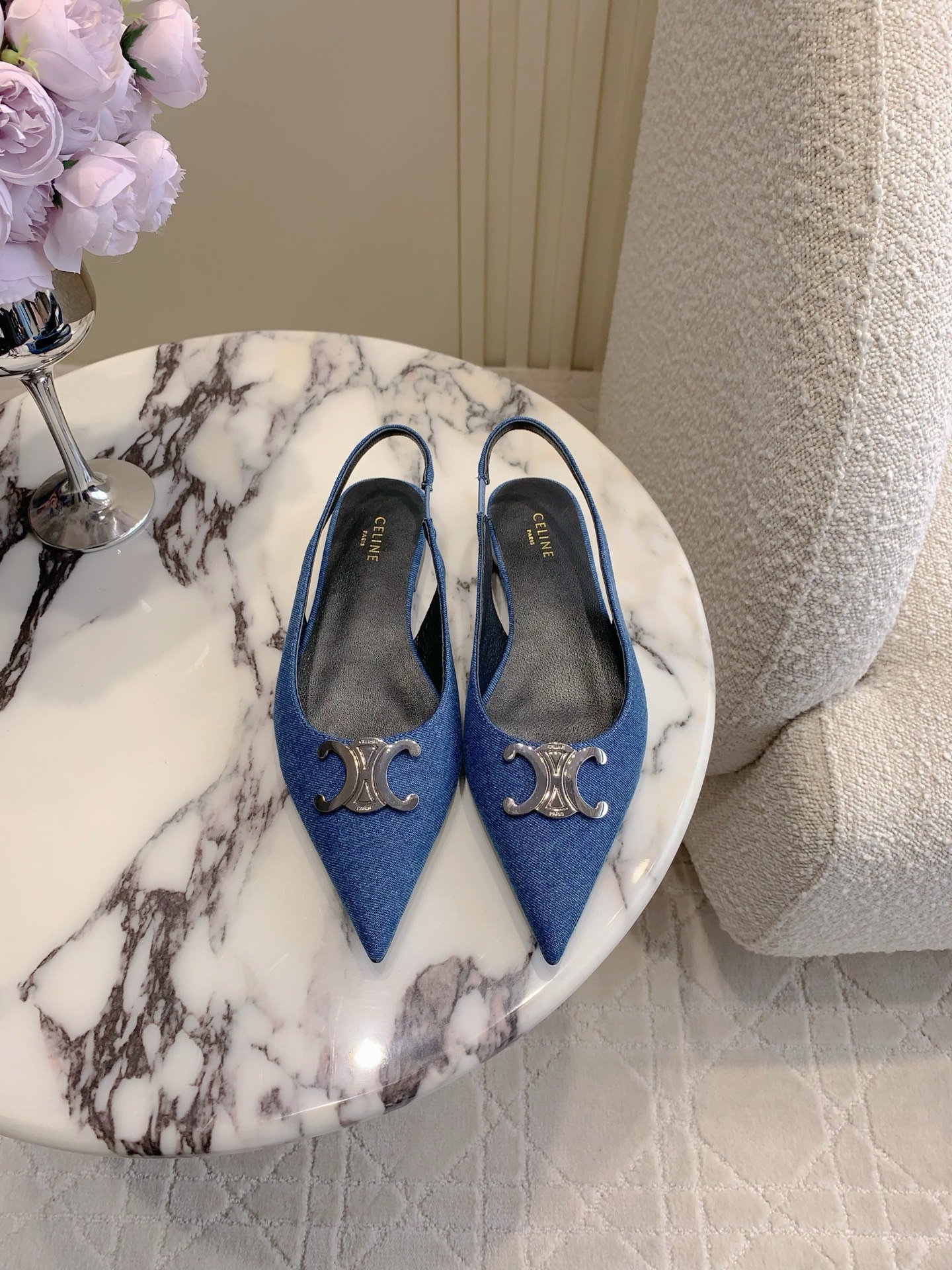 Stylish Cowboy-Inspired Flat Shoes by Celin: Sharp Design with Luxurious Materials - 图片 2