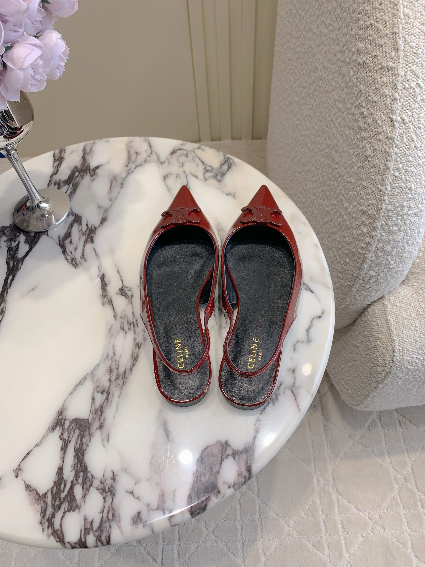 Stylish Cowboy-Inspired Flat Shoes by Celin: Sharp Design with Luxe Materials - 图片 4