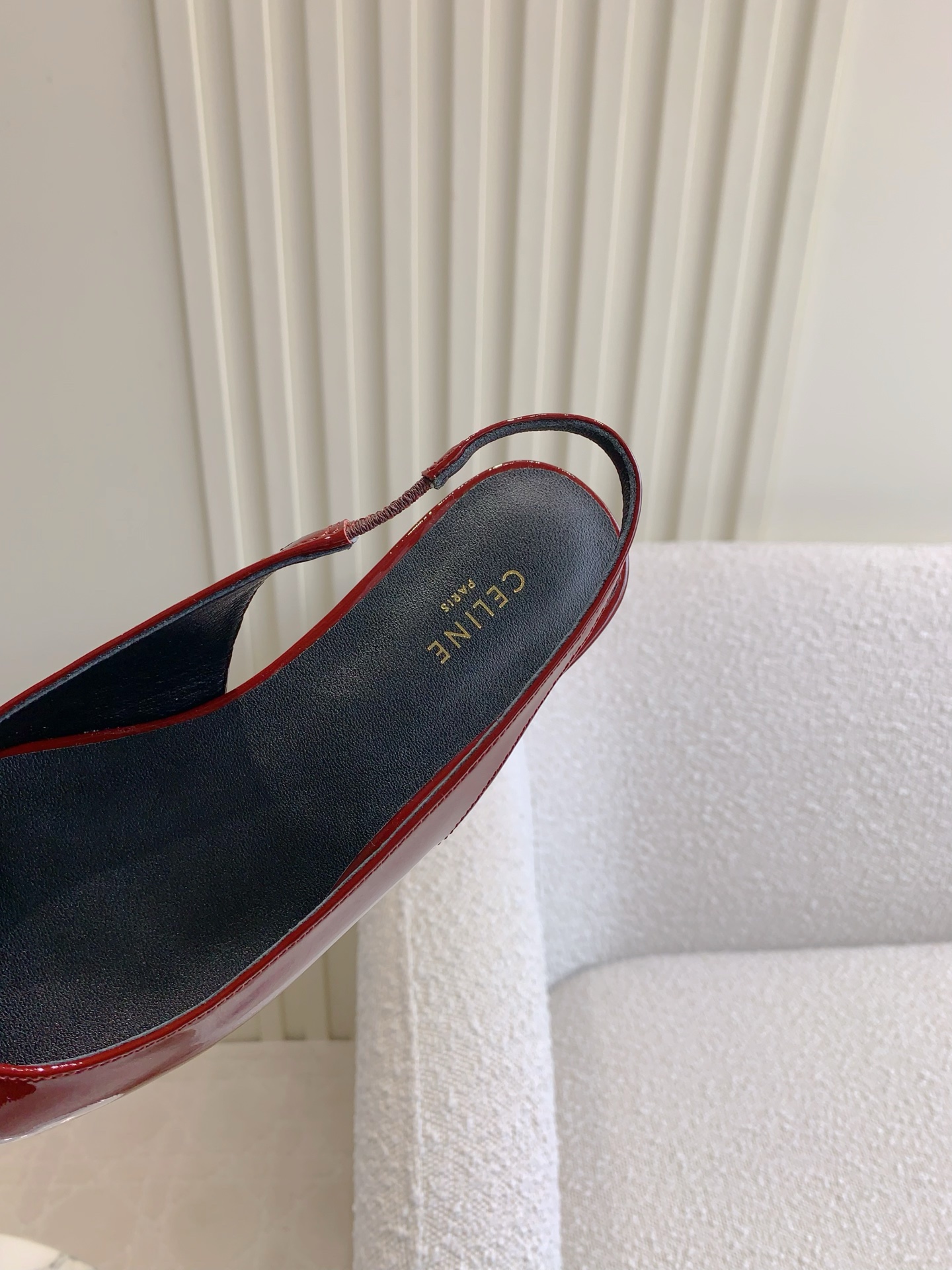 Stylish Cowboy-Inspired Flat Shoes by Celin: Sharp Design with Luxe Materials - 图片 6