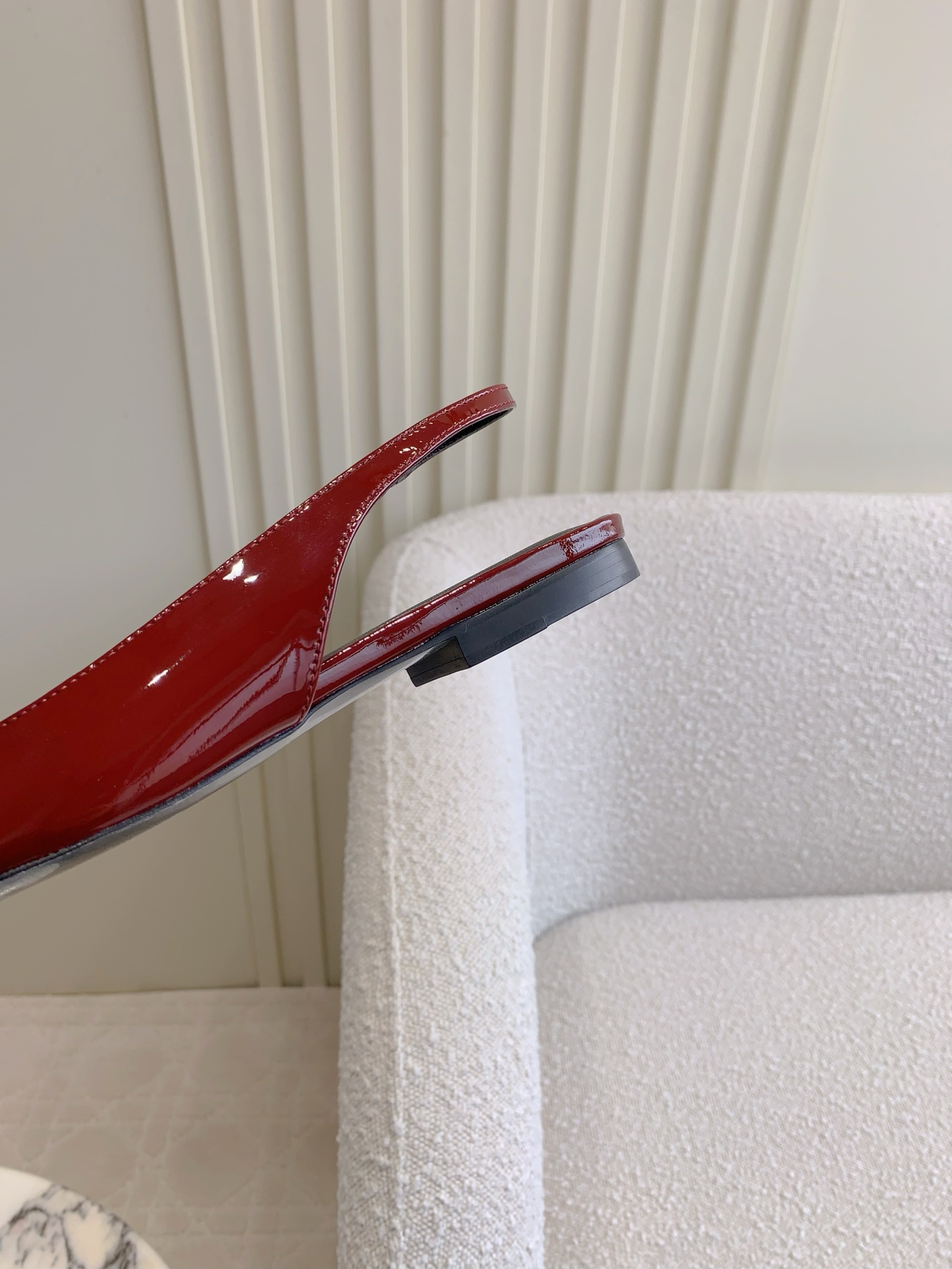 Stylish Cowboy-Inspired Flat Shoes by Celin: Sharp Design with Luxe Materials - 图片 7
