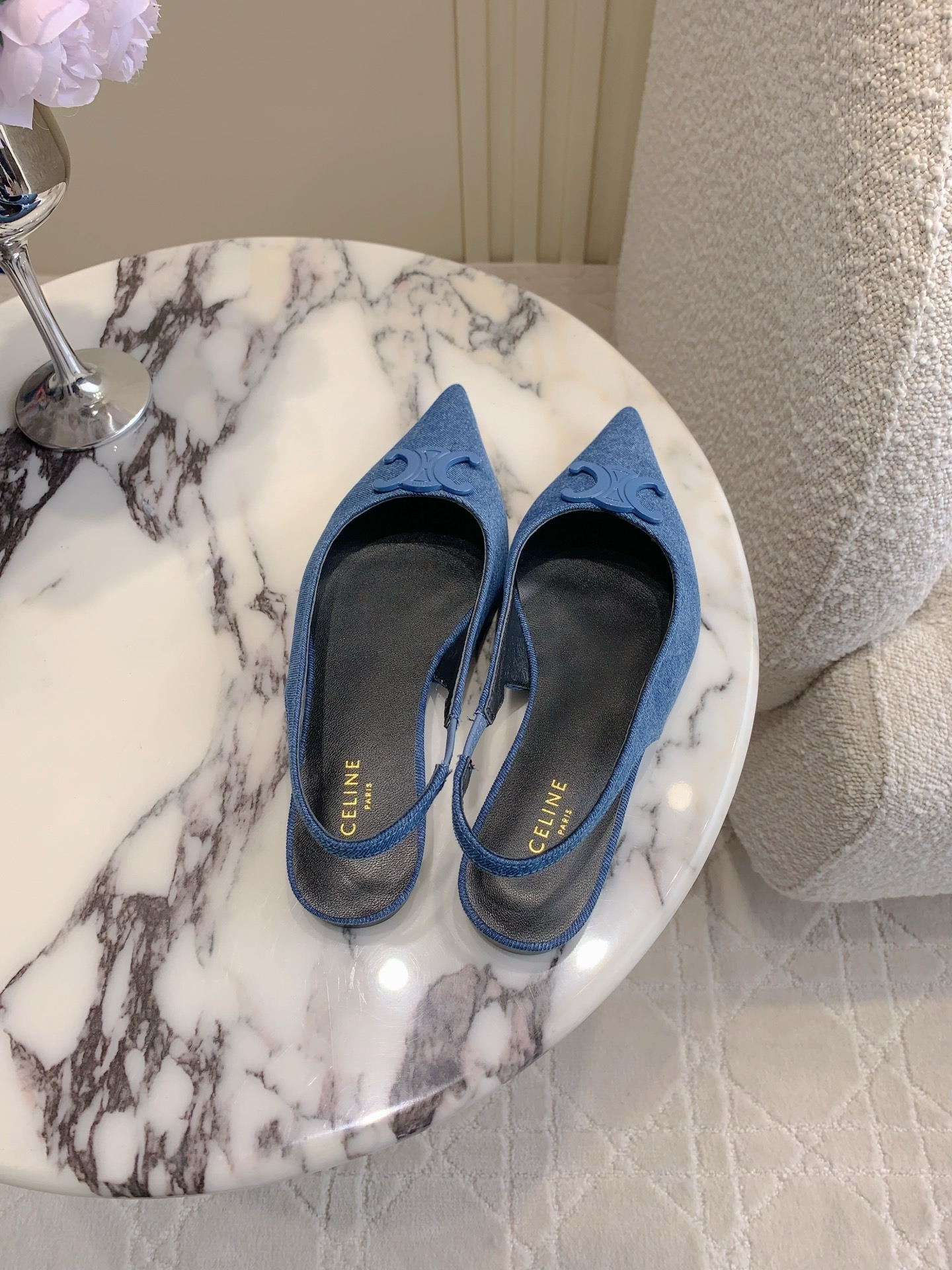 Stylish Cowboy-Inspired Flat Shoes by Celin with Gold Buttons and Lambskin Lining - 图片 4