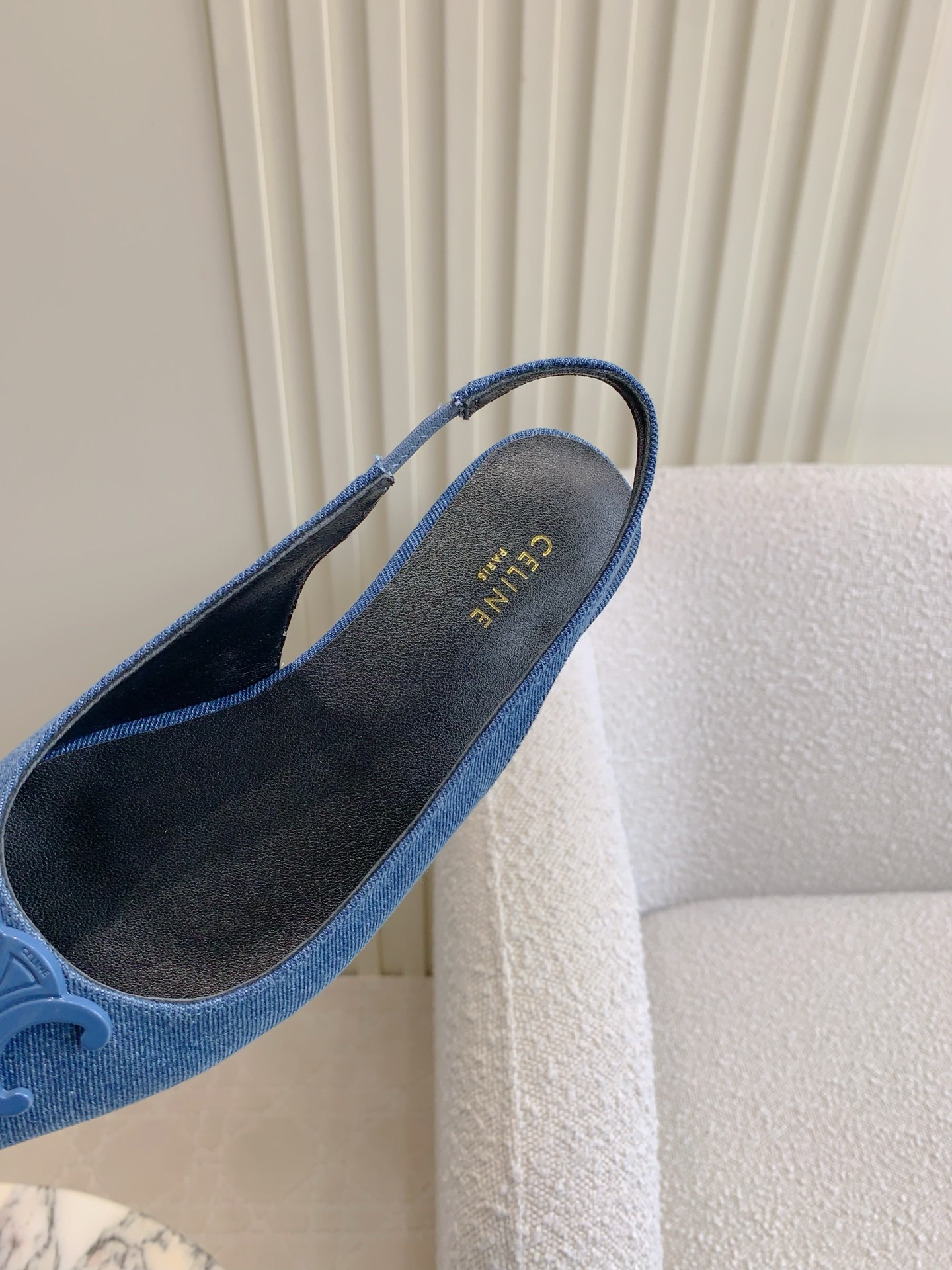 Stylish Cowboy-Inspired Flat Shoes by Celin with Gold Buttons and Lambskin Lining - 图片 6