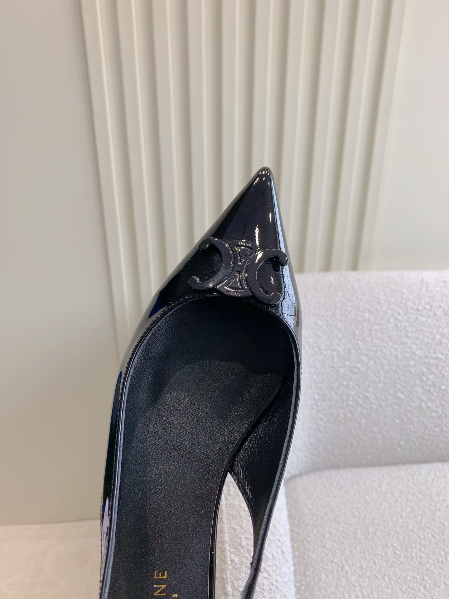Stylish Cowboy-Inspired Flat Shoes by Celin: Gold Buttons, Lambskin, Italian Design (Cowboys P675 Other P725) - 图片 5