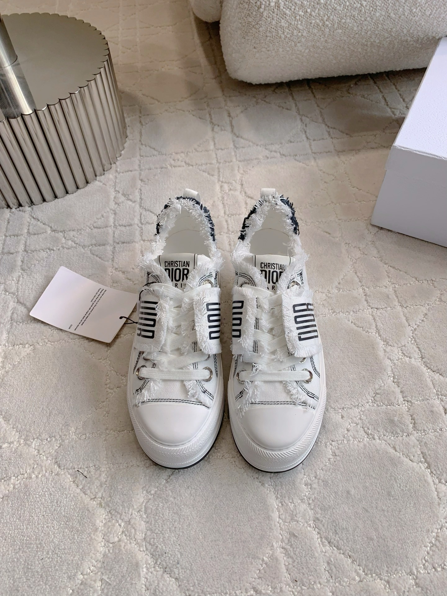 NO:409375,DIO* new thick-soled height-enhancing canvas shoes, thick-soled advanced version, a must-have for height-enhancing, immediately grow 6cm tall. Favorite of the year. Buy it!  ZP purchase 1:1 replica original custom fabric inner foot pad sheepskin original mold opening TPU outsole size 35-39 (customized for 40), casual shoes/sports shoes, dior, sneakers, sheepskin19860909DIO*新款厚底增高帆布板鞋 厚底进阶版 增高必备 上脚立马长高6cm 年度最爱 买它！ ZP购入1:1复刻 原版定制面料 内里垫脚羊皮 原版开模TPU大底 尺码35-39（40定做）,休闲鞋/运动鞋,dior,sneakers,sheepskin,Women's Shoes