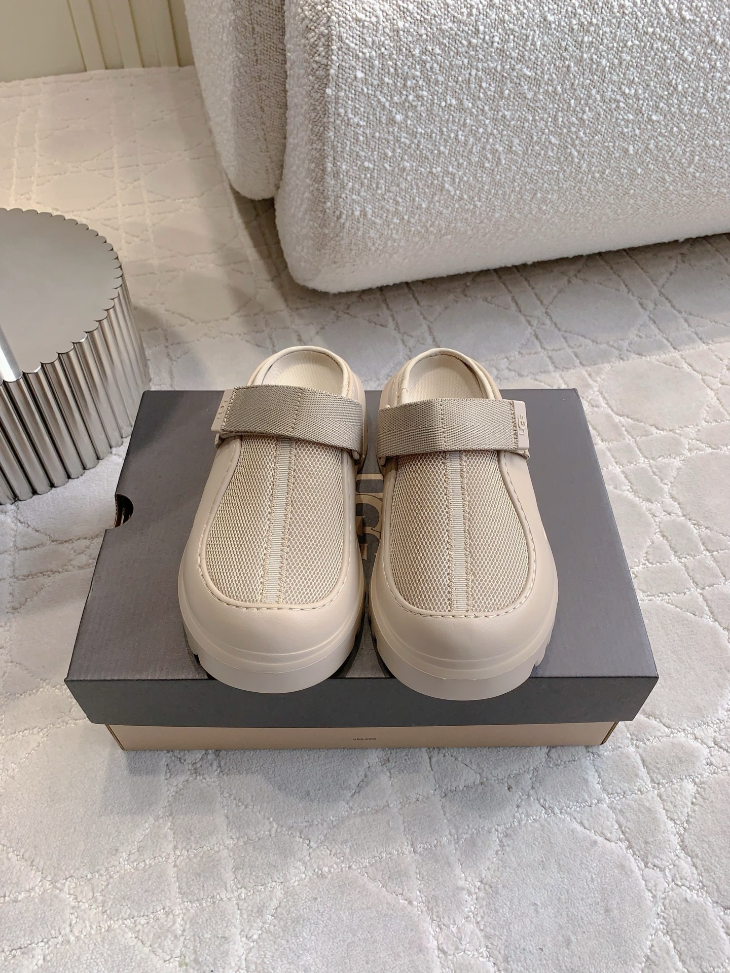 Pantuflas UGG New Tasman de suela gruesa fabricadas en fábrica. Mismo estilo para hombres y mujeres. El color…