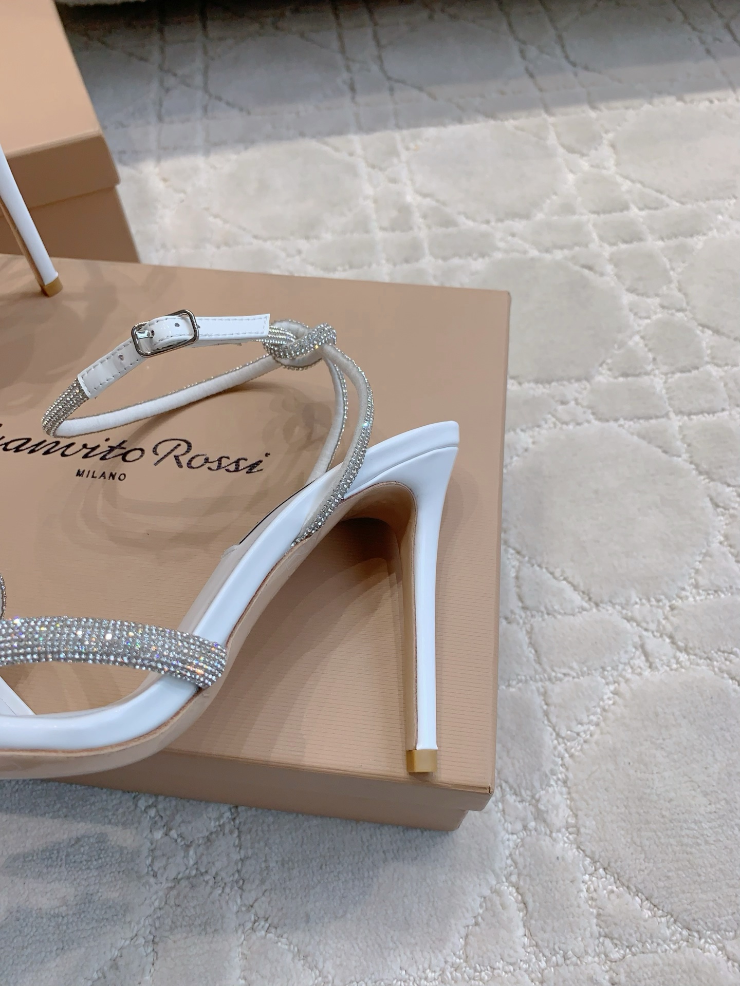 Elegant Custom-Made High-Heel Sandals with Flashwater Drills and Parchment Inside - 图片 7