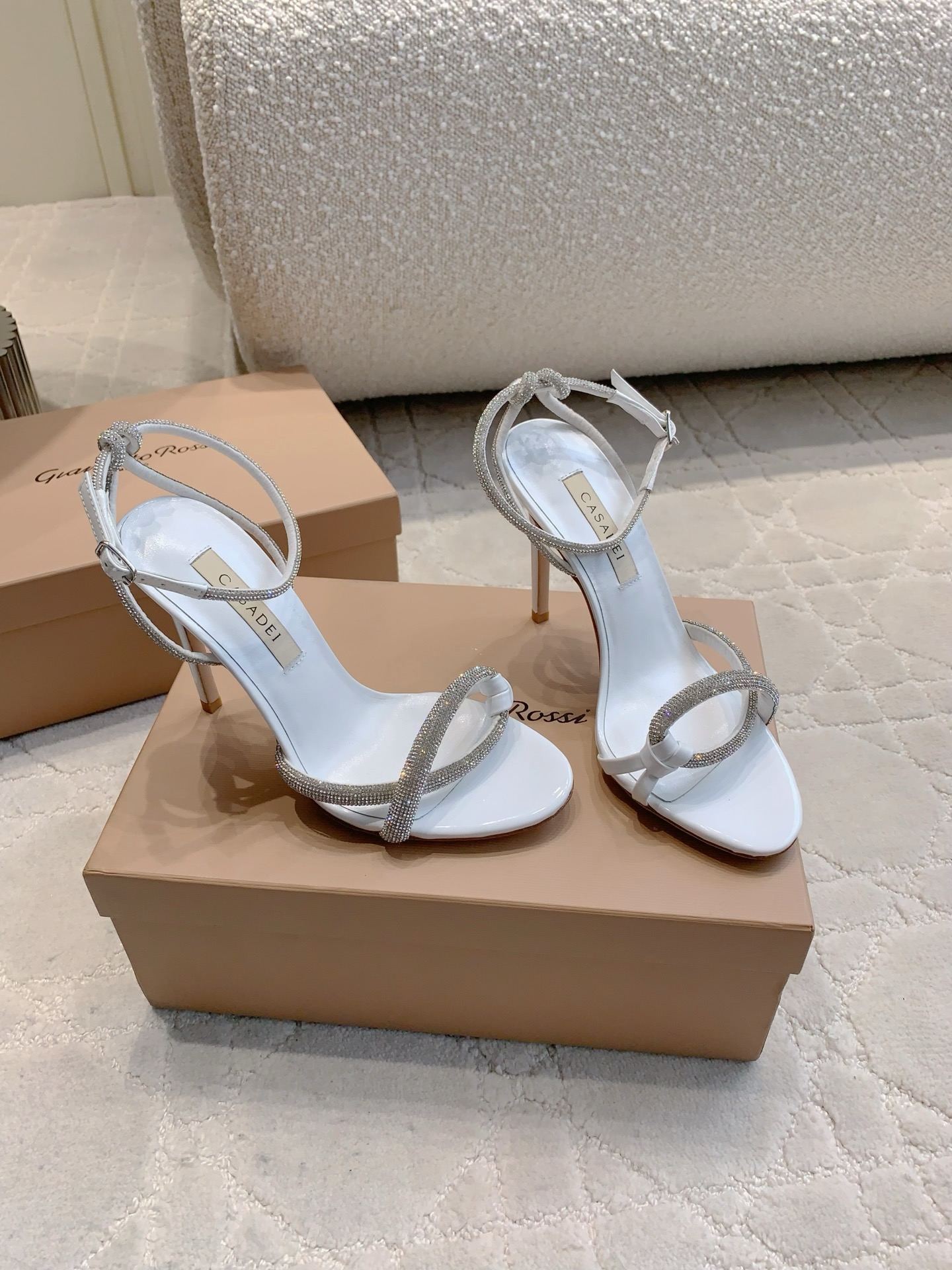 Elegant Custom-Made High-Heel Sandals with Flashwater Drills and Parchment Inside - 图片 2