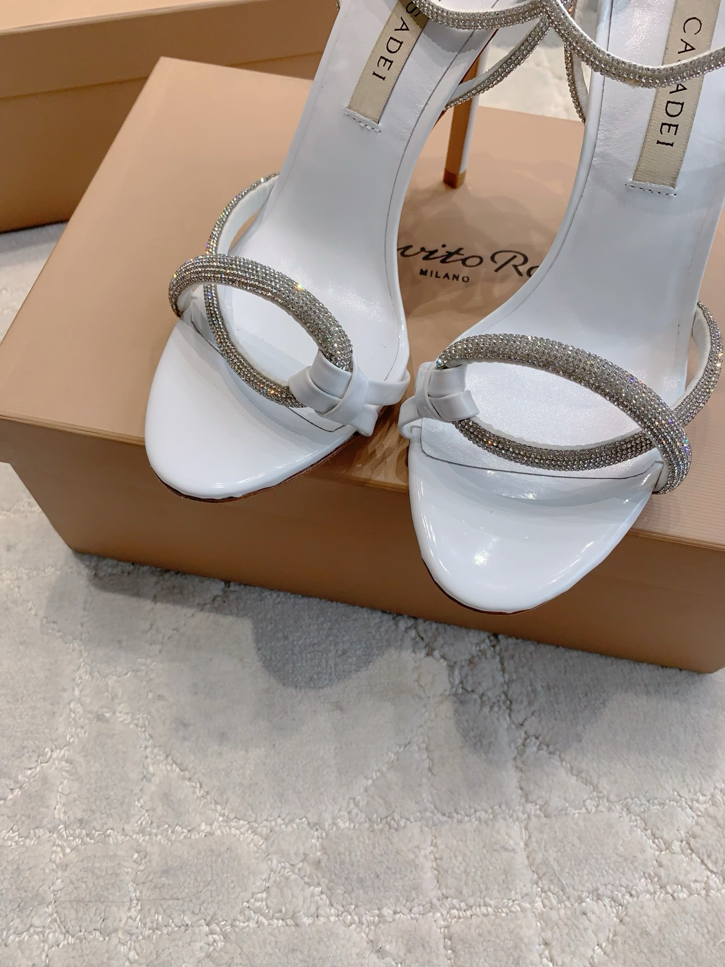 Elegant Custom-Made High-Heel Sandals with Flashwater Drills and Parchment Inside - 图片 4