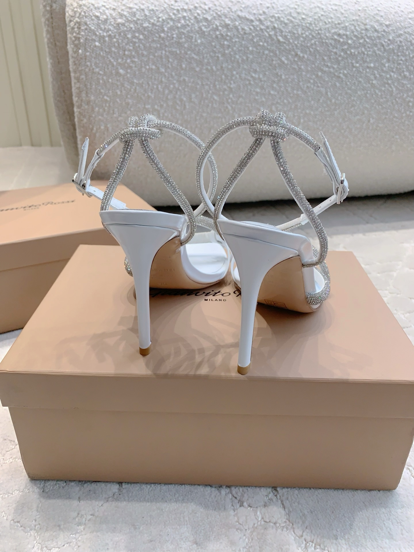 Elegant Custom-Made High-Heel Sandals with Flashwater Drills and Parchment Inside - 图片 8