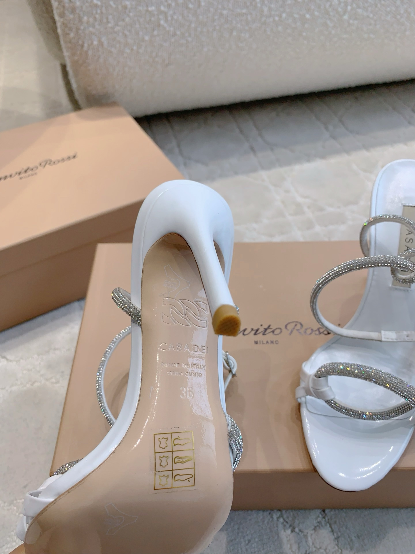 Elegant Custom-Made High-Heel Sandals with Flashwater Drills and Parchment Inside - 图片 9