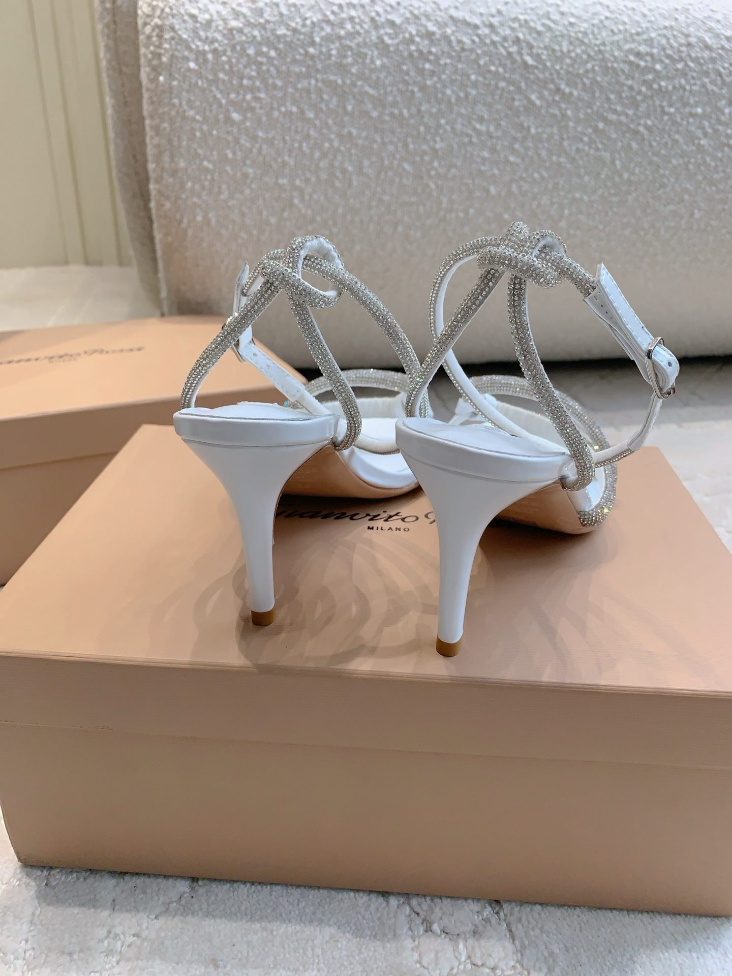 “Custom-made Flashwater Drill High-heel Sandals by CASADEI: Elegance and Glamour” - 图片 8