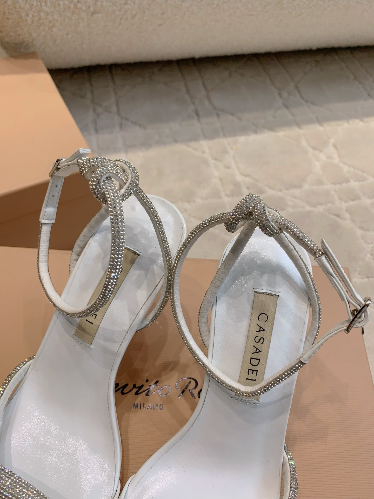 “Custom-made Flashwater Drill High-heel Sandals by CASADEI: Elegance and Glamour” - 图片 6