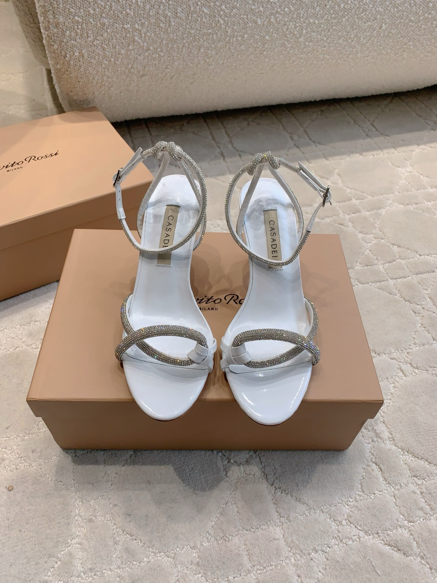 “Custom-made Flashwater Drill High-heel Sandals by CASADEI: Elegance and Glamour” - 图片 5