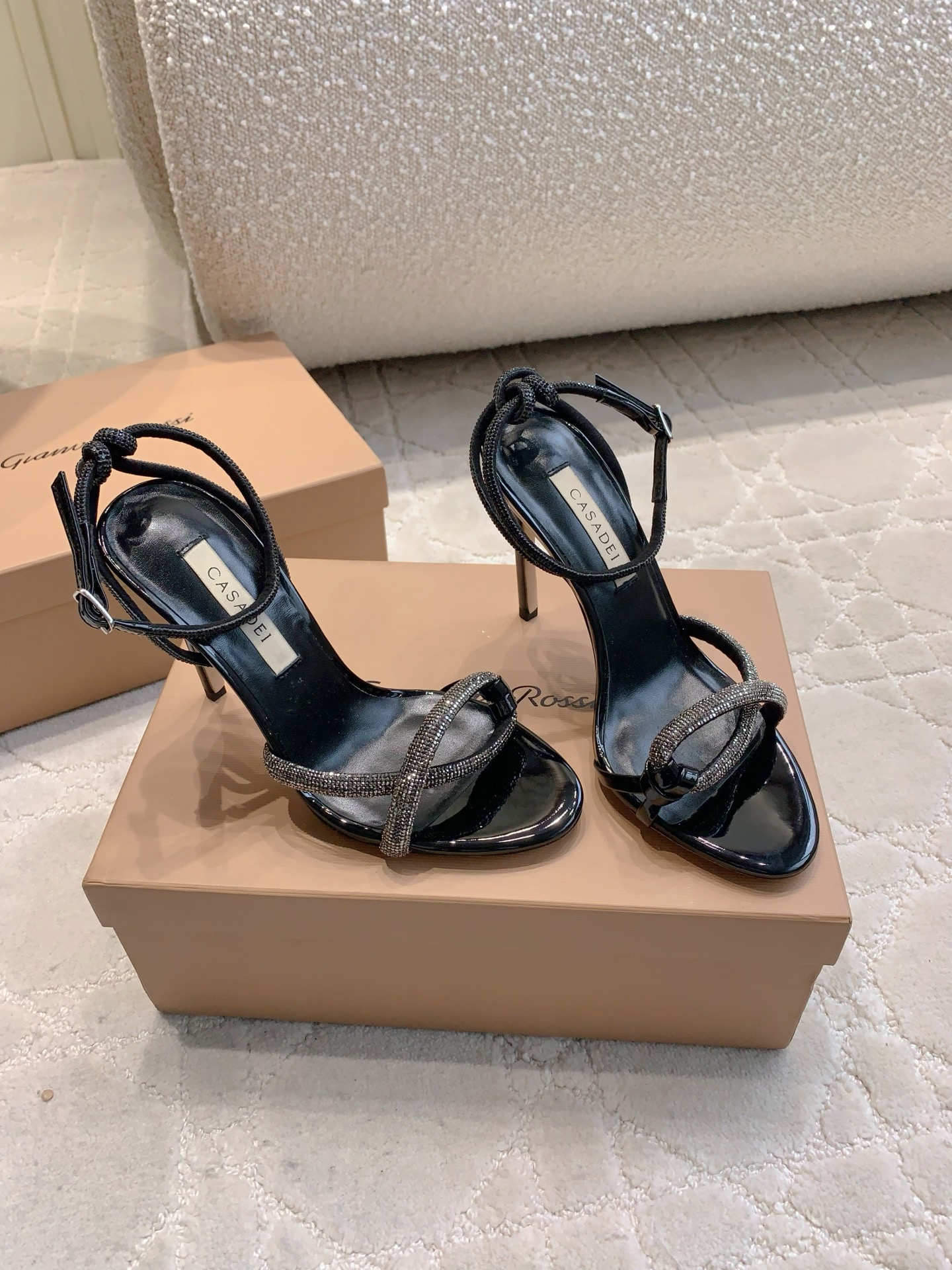 “Custom-Made Flashwater Drill High-Heel Sandals by CASADEI: Elegant and Glamorous Design” - 图片 2