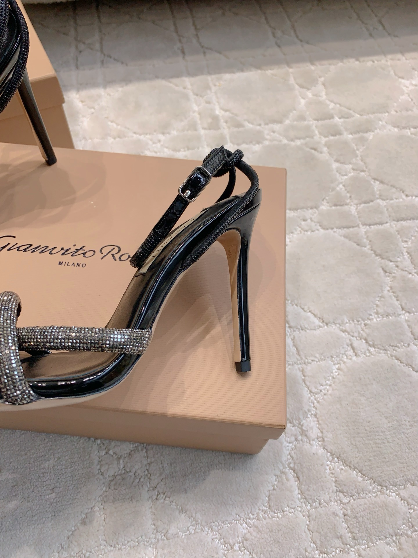 “Custom-Made Flashwater Drill High-Heel Sandals by CASADEI: Elegant and Glamorous Design” - 图片 7
