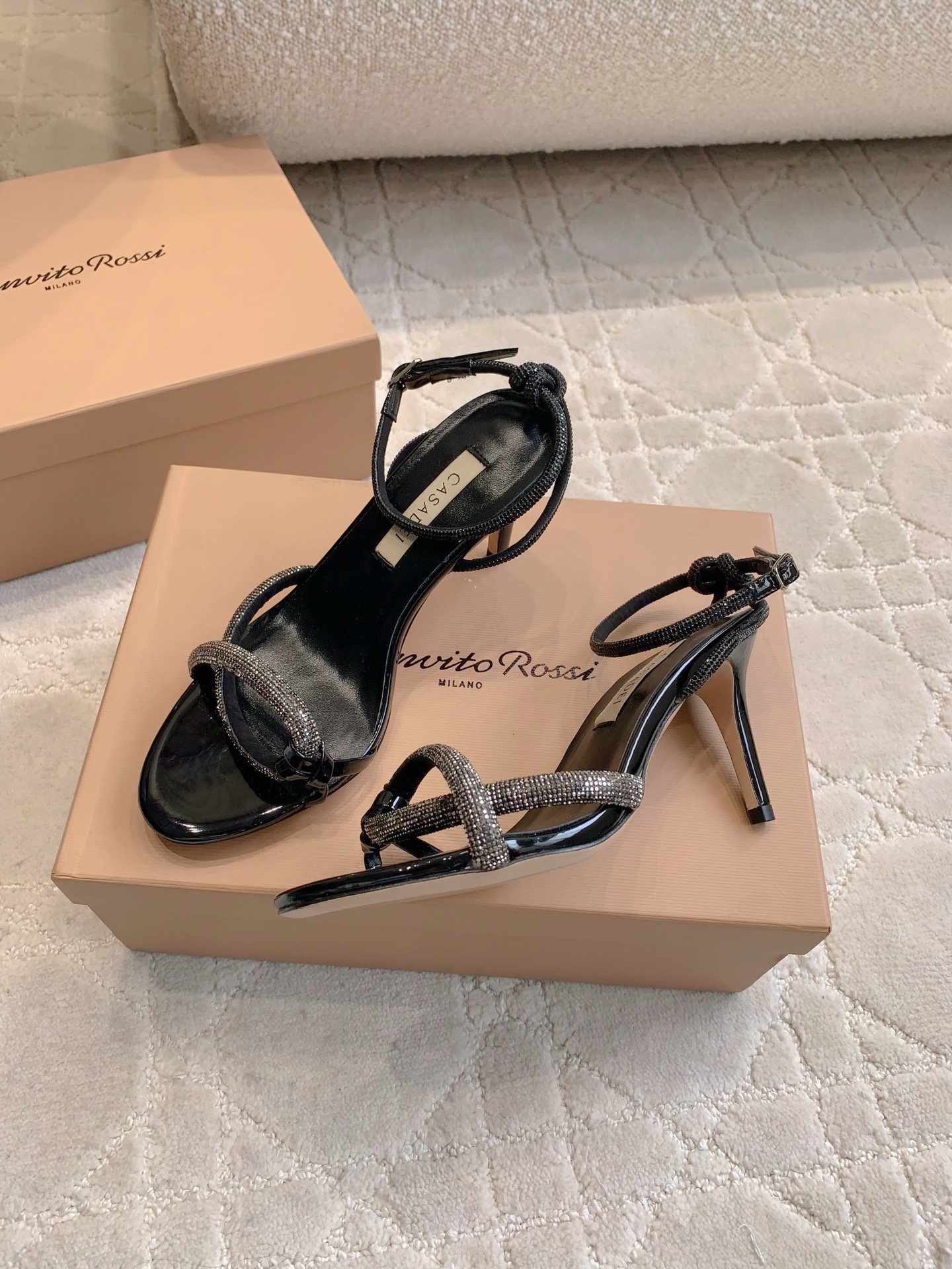 “Custom-made Flashwater Drill High-heel Sandals by CASADEI: Elegant and Glamorous Design” - 图片 3