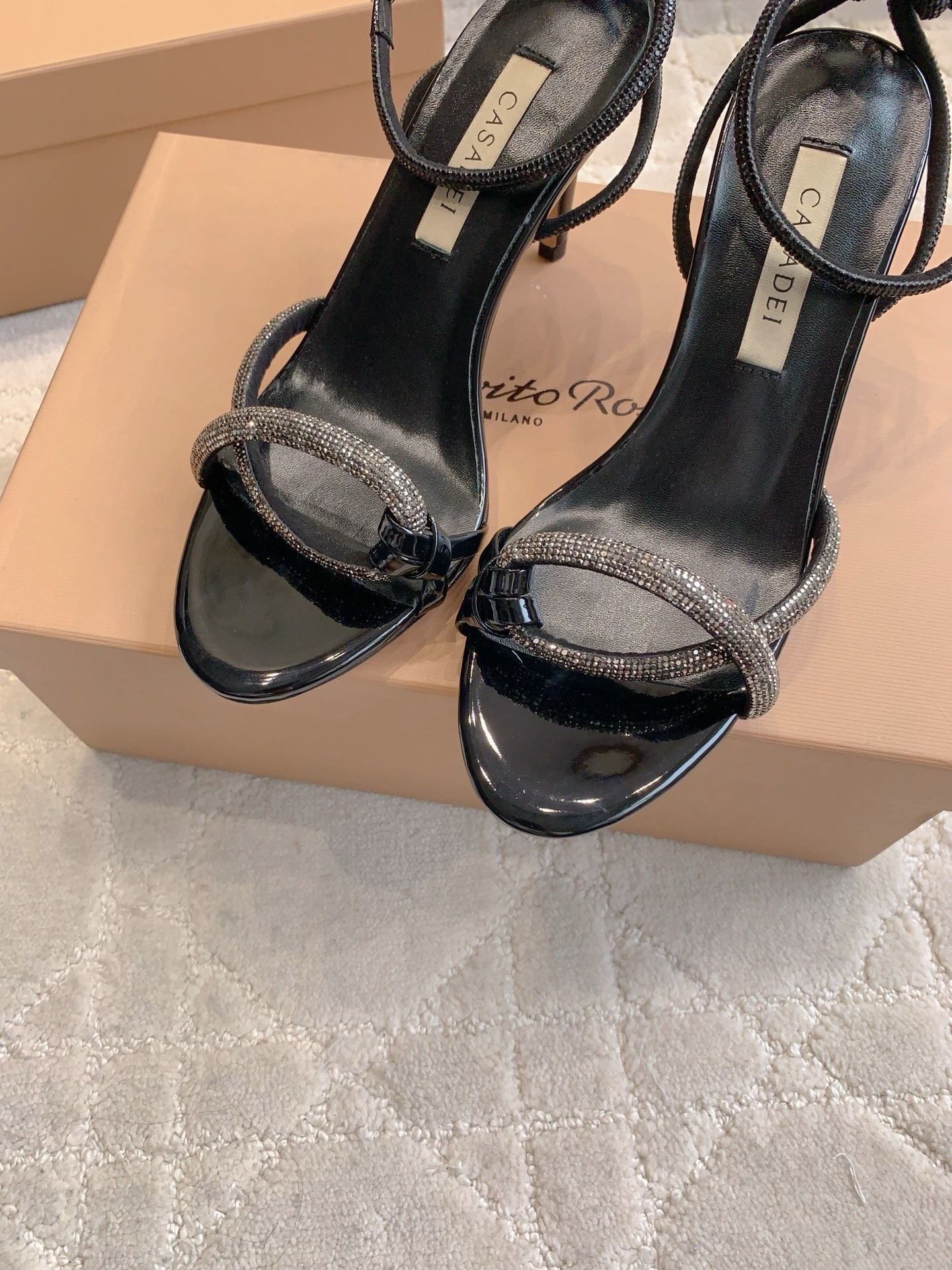 “Custom-made Flashwater Drill High-heel Sandals by CASADEI: Elegant and Glamorous Design” - 图片 4