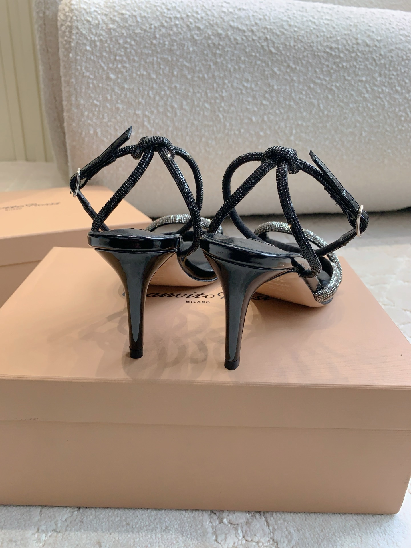 “Custom-made Flashwater Drill High-heel Sandals by CASADEI: Elegant and Glamorous Design” - 图片 8