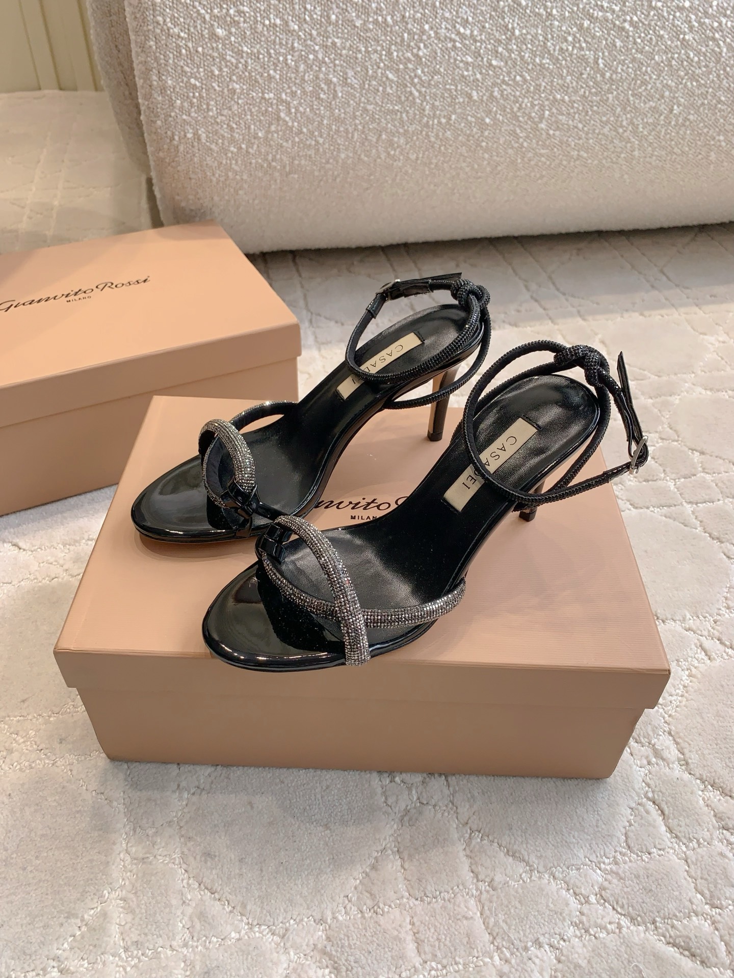 “Custom-made Flashwater Drill High-heel Sandals by CASADEI: Elegant and Glamorous Design”
