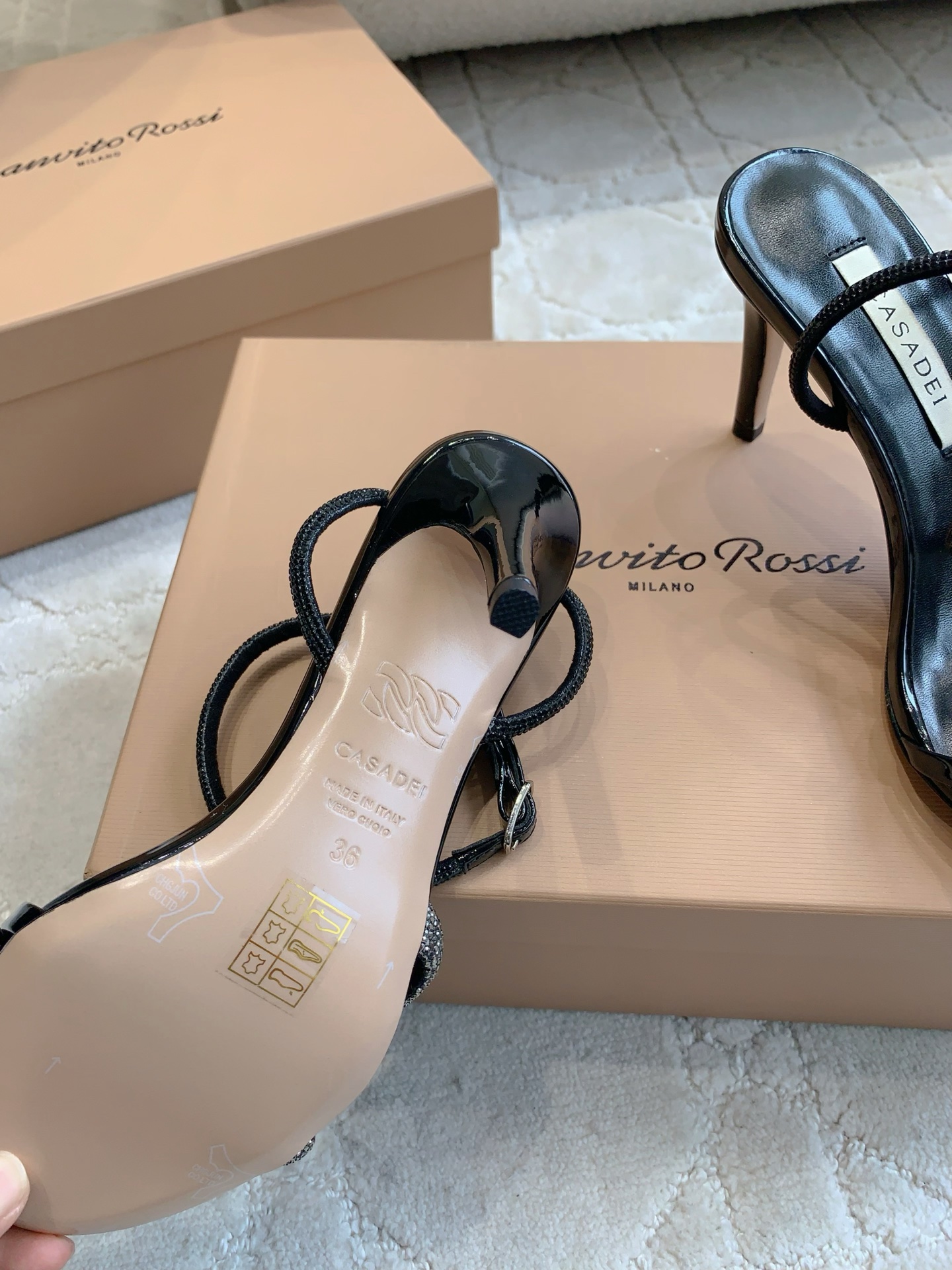 “Custom-made Flashwater Drill High-heel Sandals by CASADEI: Elegant and Glamorous Design” - 图片 9