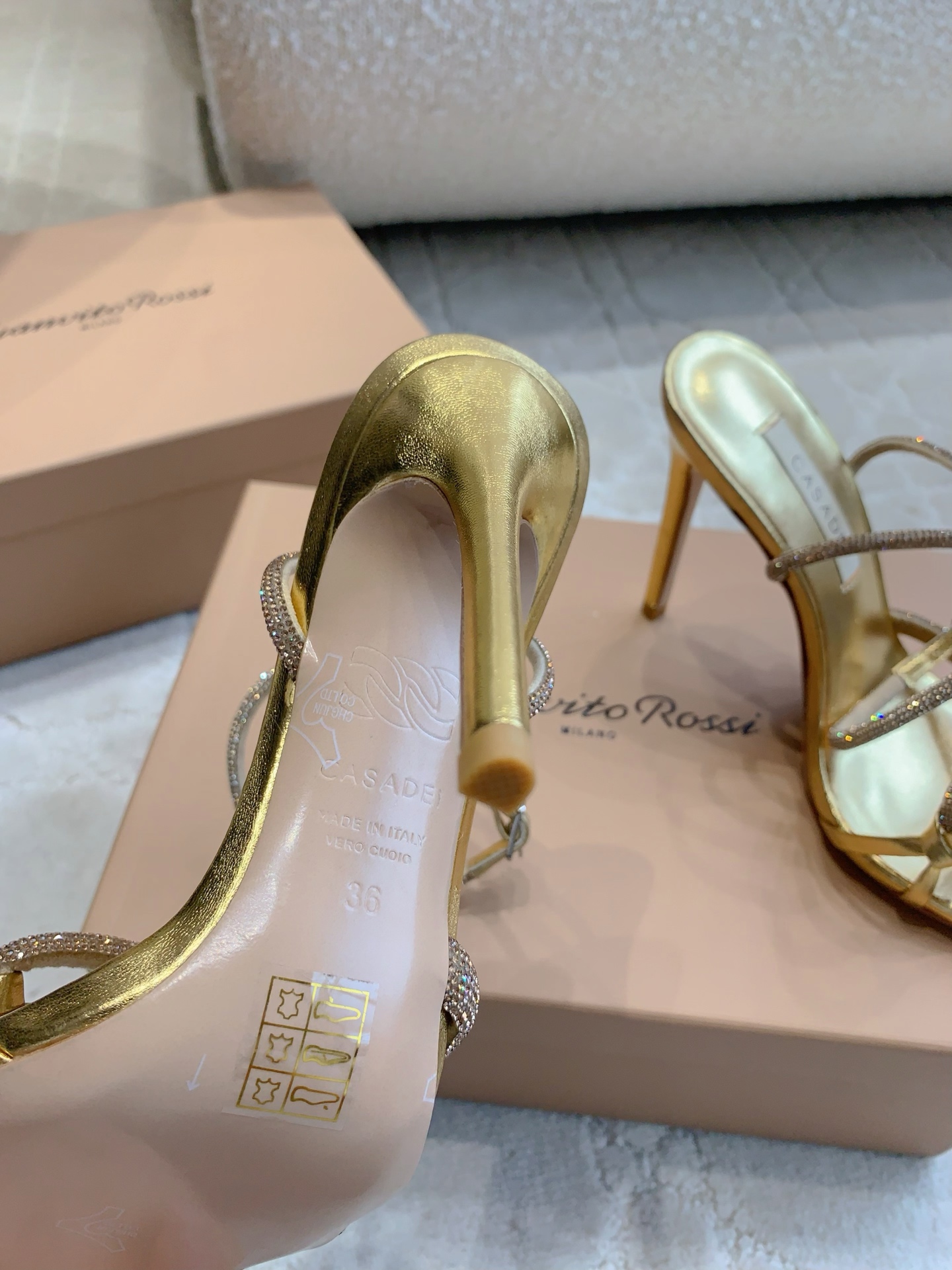 “Custom-made Flashwater Drill High-Heel Sandals by CASADEI: Elegance and Glamour” - 图片 9