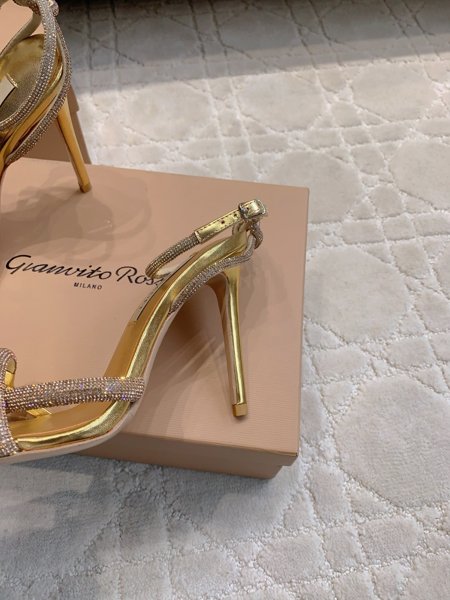 “Custom-made Flashwater Drill High-Heel Sandals by CASADEI: Elegance and Glamour” - 图片 7