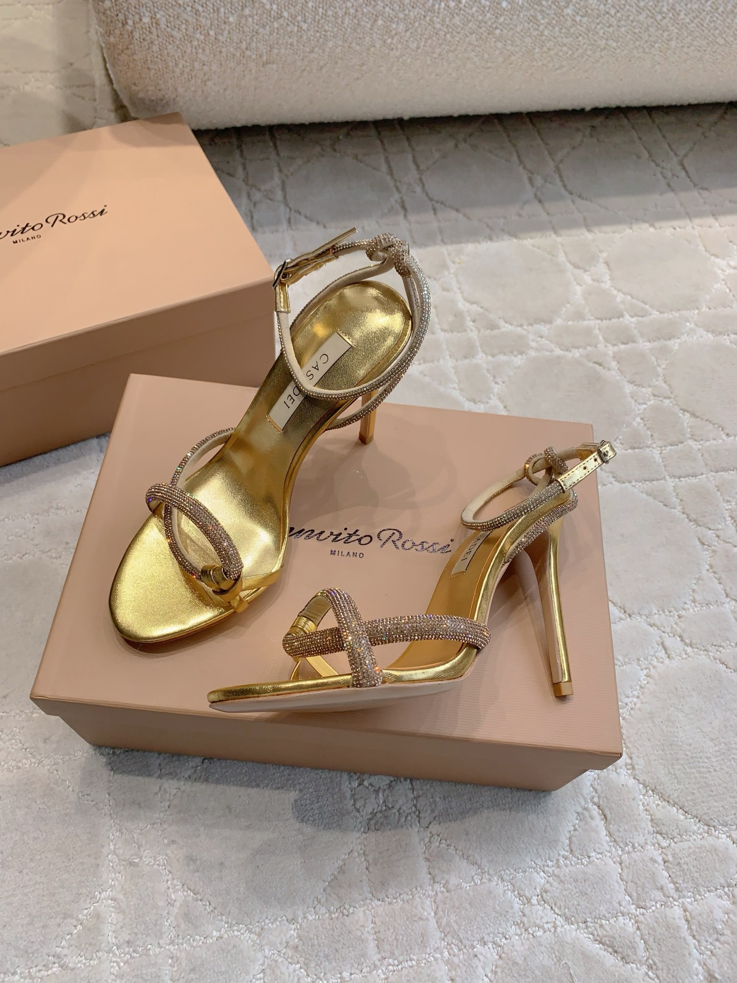 “Custom-made Flashwater Drill High-Heel Sandals by CASADEI: Elegance and Glamour” - 图片 3