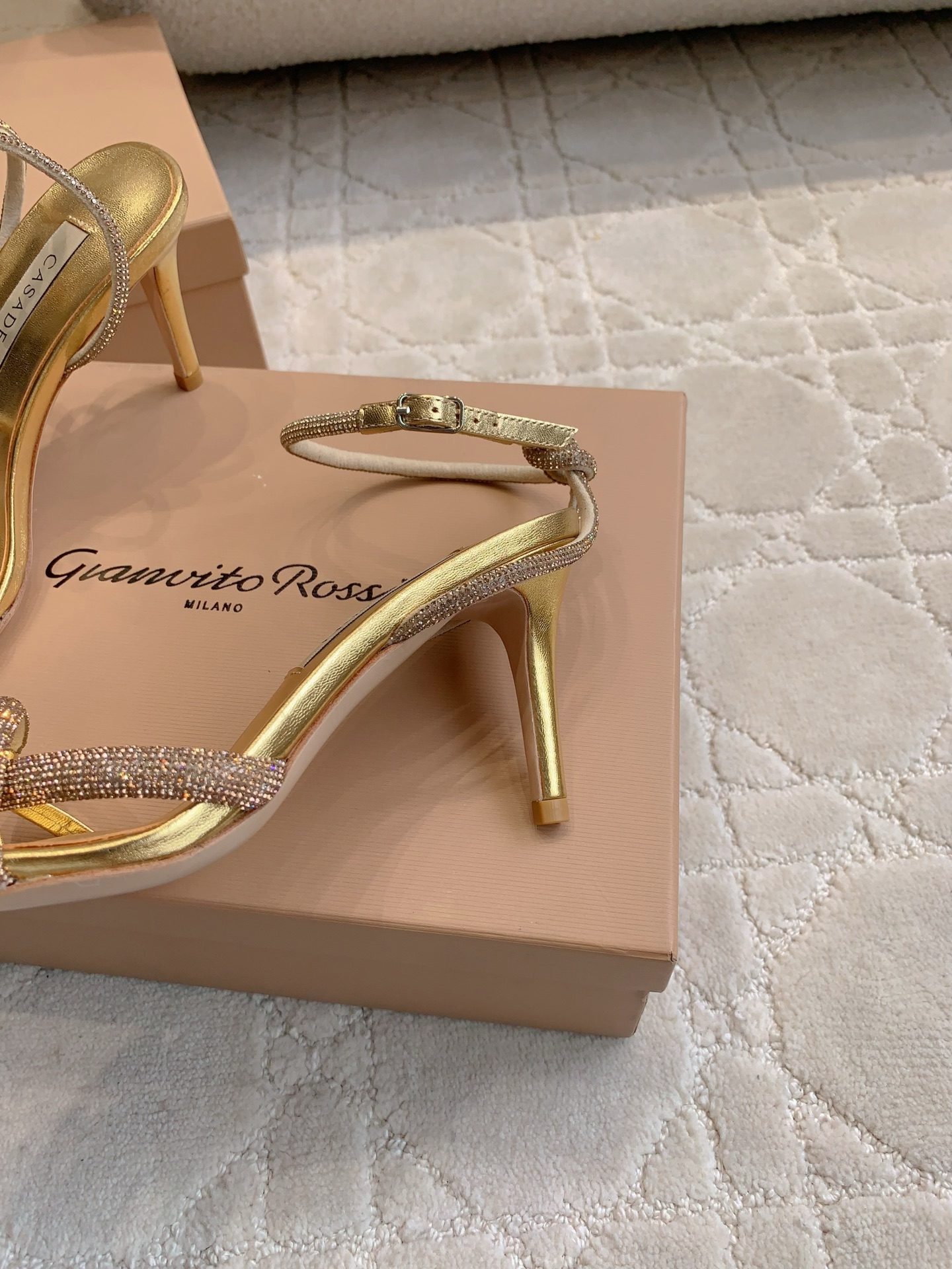 “Custom-made Flashwater Drill High-Heel Sandals by CASADEI: Elegant and Glamorous Feet” - 图片 7