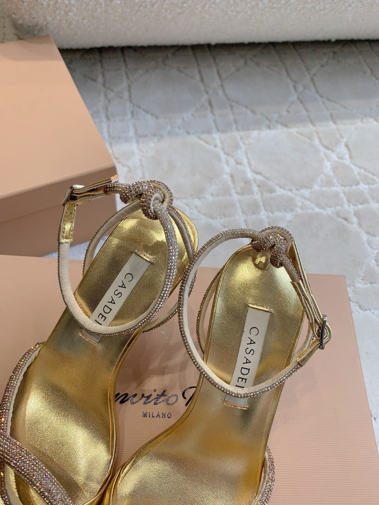 “Custom-made Flashwater Drill High-Heel Sandals by CASADEI: Elegant and Glamorous Feet” - 图片 4