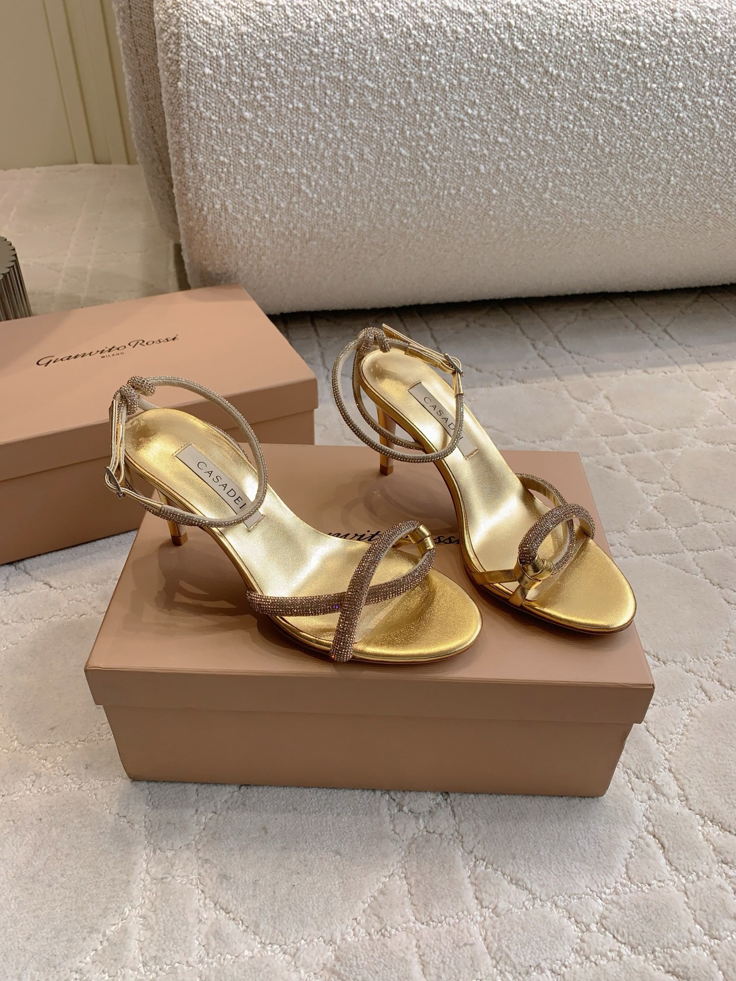 “Custom-made Flashwater Drill High-Heel Sandals by CASADEI: Elegant and Glamorous Feet” - 图片 2
