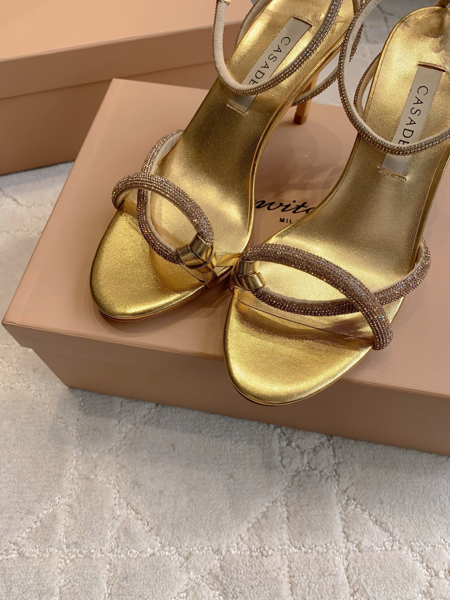 “Custom-made Flashwater Drill High-Heel Sandals by CASADEI: Elegant and Glamorous Feet” - 图片 6