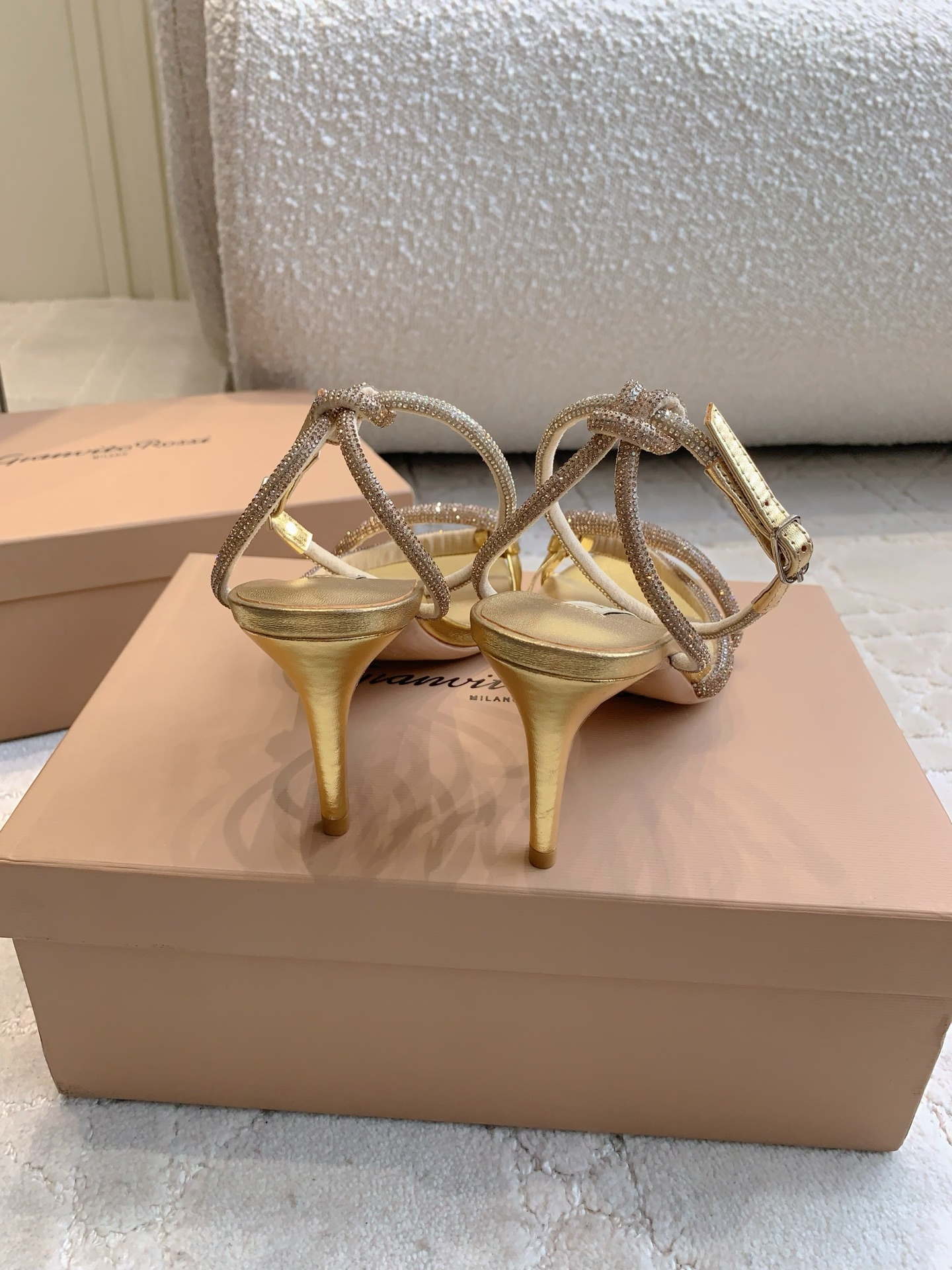 “Custom-made Flashwater Drill High-Heel Sandals by CASADEI: Elegant and Glamorous Feet” - 图片 8