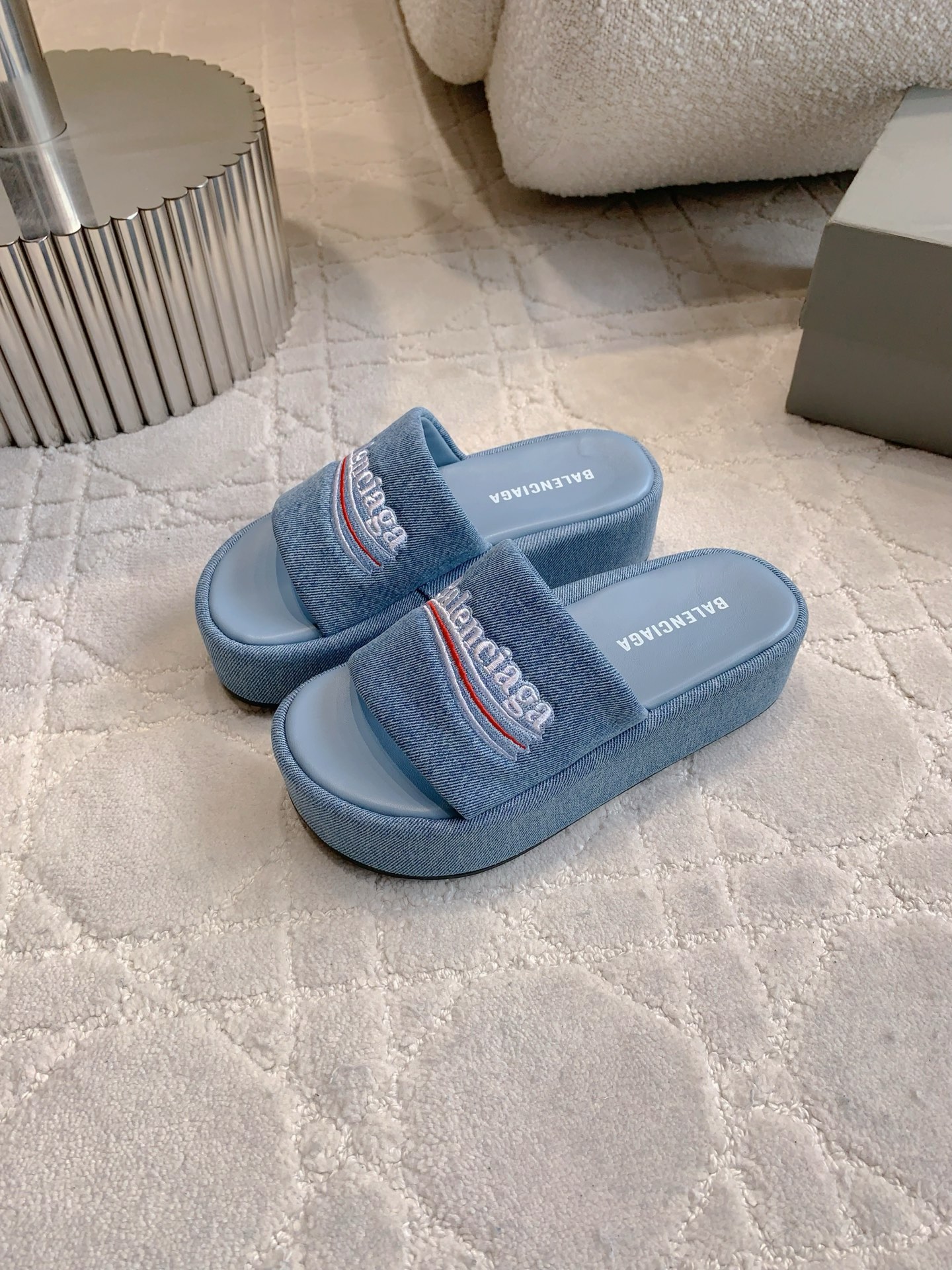 NO:391755,Balenciag* classic thick-soled slippers Classic versatile items Upper sheepskin/denim inner sheepskin Original open mold non-slip sole Size 35-39 (40 41 42 customized), slippers, balenciaga, slippers, sheepskin19860909Balenciag*经典款厚底拖鞋 经典百搭单品  鞋面羊皮/牛仔布 内里羊皮 原版开模防滑大底  尺码35-39（40 41 42定做）,拖鞋,balenciaga,slippers,sheepskin,Women's Shoes