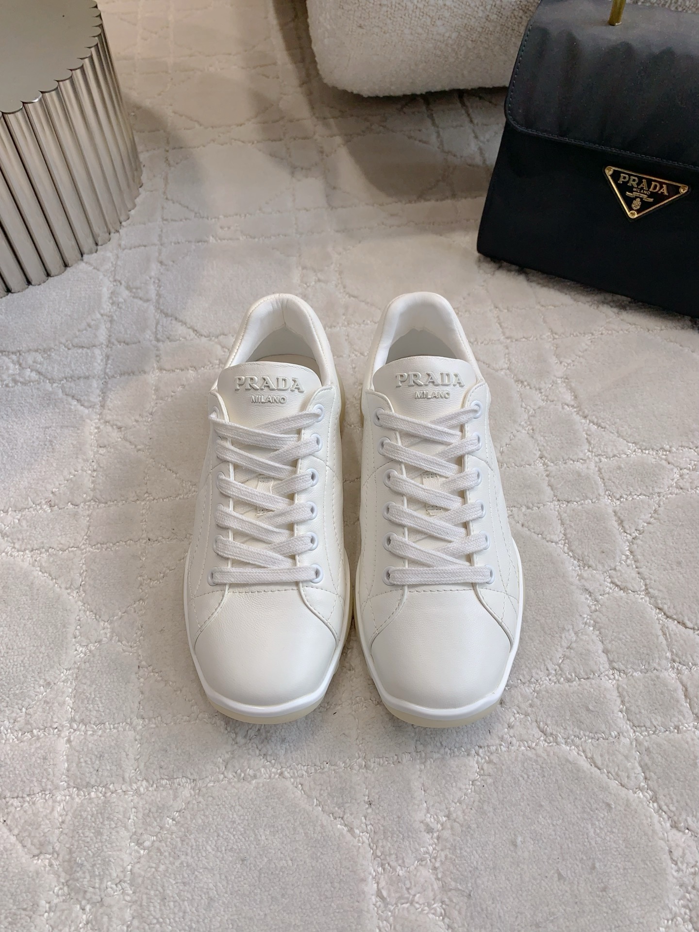 NO:382294,Top version PRAD* new casual shoes, original purchase and creation, 1:1 details replica, top version!  Super soft sheepskin upper, inner foot padded cowhide original open molded sole size 35-39 (40 41 custom made), casual shoes/sports shoes, prada, sneakers, cowhide, sheepskin19860909顶级版本 PRAD*新款休闲鞋板鞋 原版购入打造 1:1细节复刻 顶级版本！ 鞋面超软羊皮 内里垫脚牛皮 原版开模大底 尺码35-39（40 41定做）,休闲鞋/运动鞋,prada,sneakers,cowhide,sheepskin,Women's Shoes