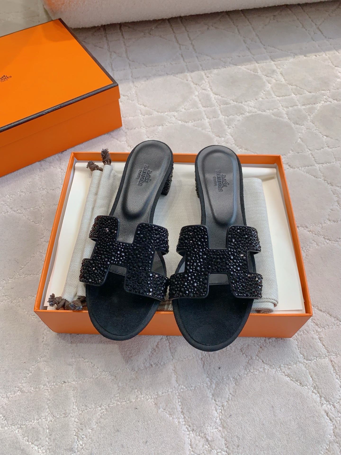 NO:266385,HERME* Classic H-drag Full diamond model bling bling exquisite shining Summer versatile must-have, upper Yangjing hot diamond, inner foot pad sheepskin Original open mold genuine leather sole 5cm heel height 36-40 (35 41 42 customized), slippers, hermes, slippers, sheepskin, sheep, Leather soles19860909HERME* 经典款H拖 满钻款 bling bling精致闪耀 夏季百搭必入款 鞋面羊京烫钻 内里垫脚羊皮 原版开模真皮大底 跟高5cm  码数36-40（35 41 42定做）,拖鞋,hermes,slippers,sheepskin,sheep,Leather soles,Women's Shoes