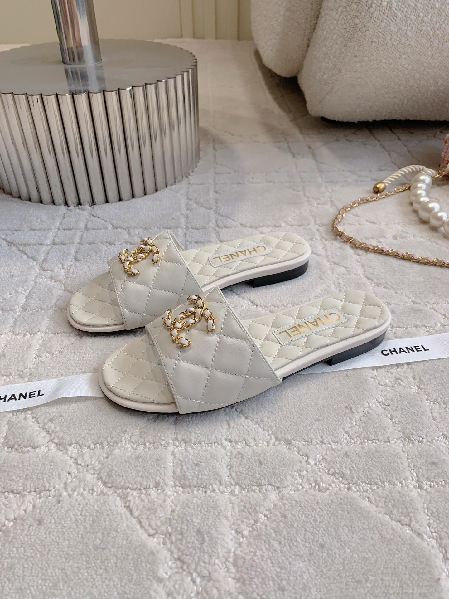 Chanel Women's Flat Sandals Slides CC Logo Leather White 3 i1747288056477 3784 0 1