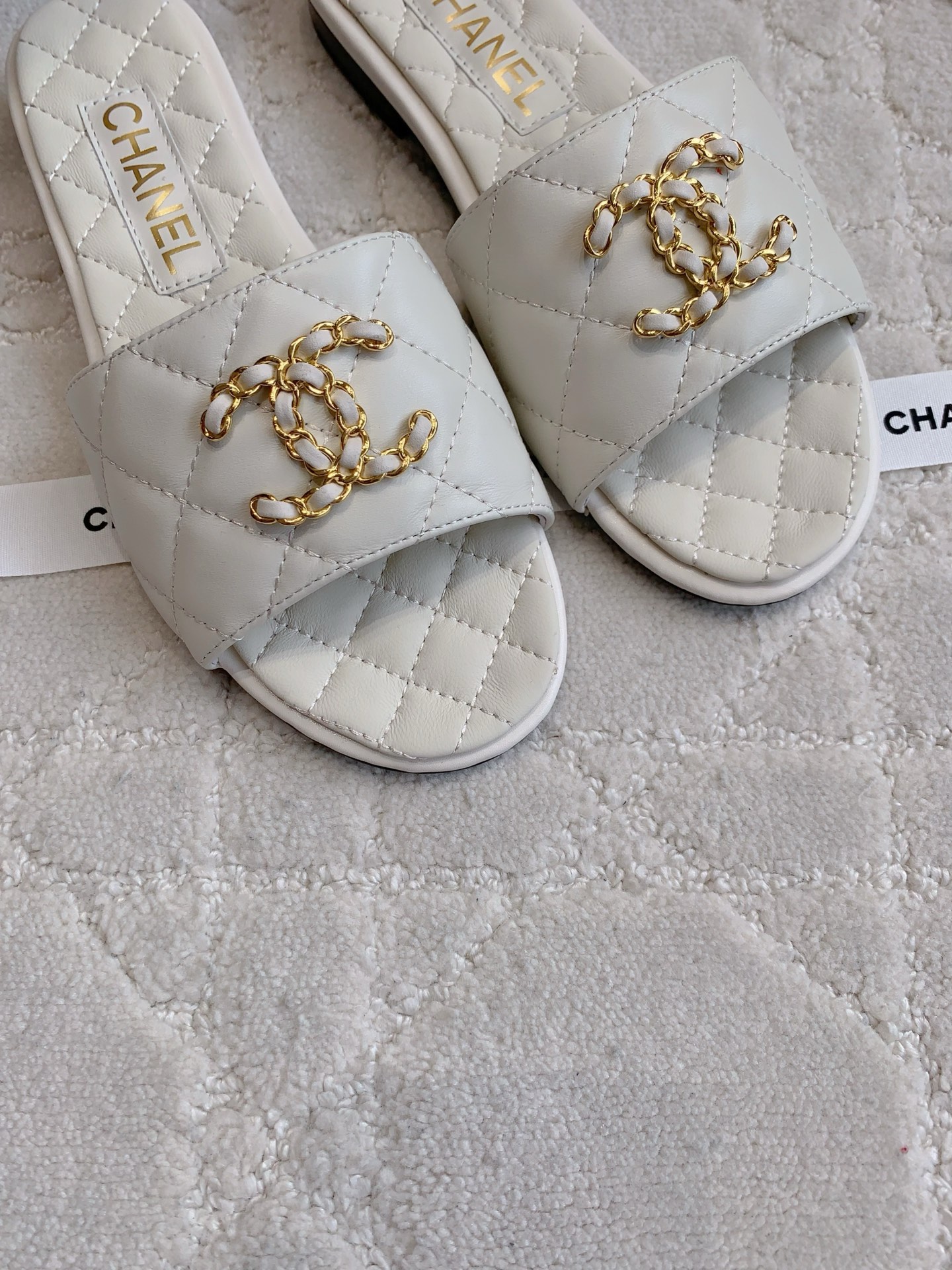 Chanel Women's Flat Sandals Slides CC Logo Leather White 6 i1747288056601 1914 0 4