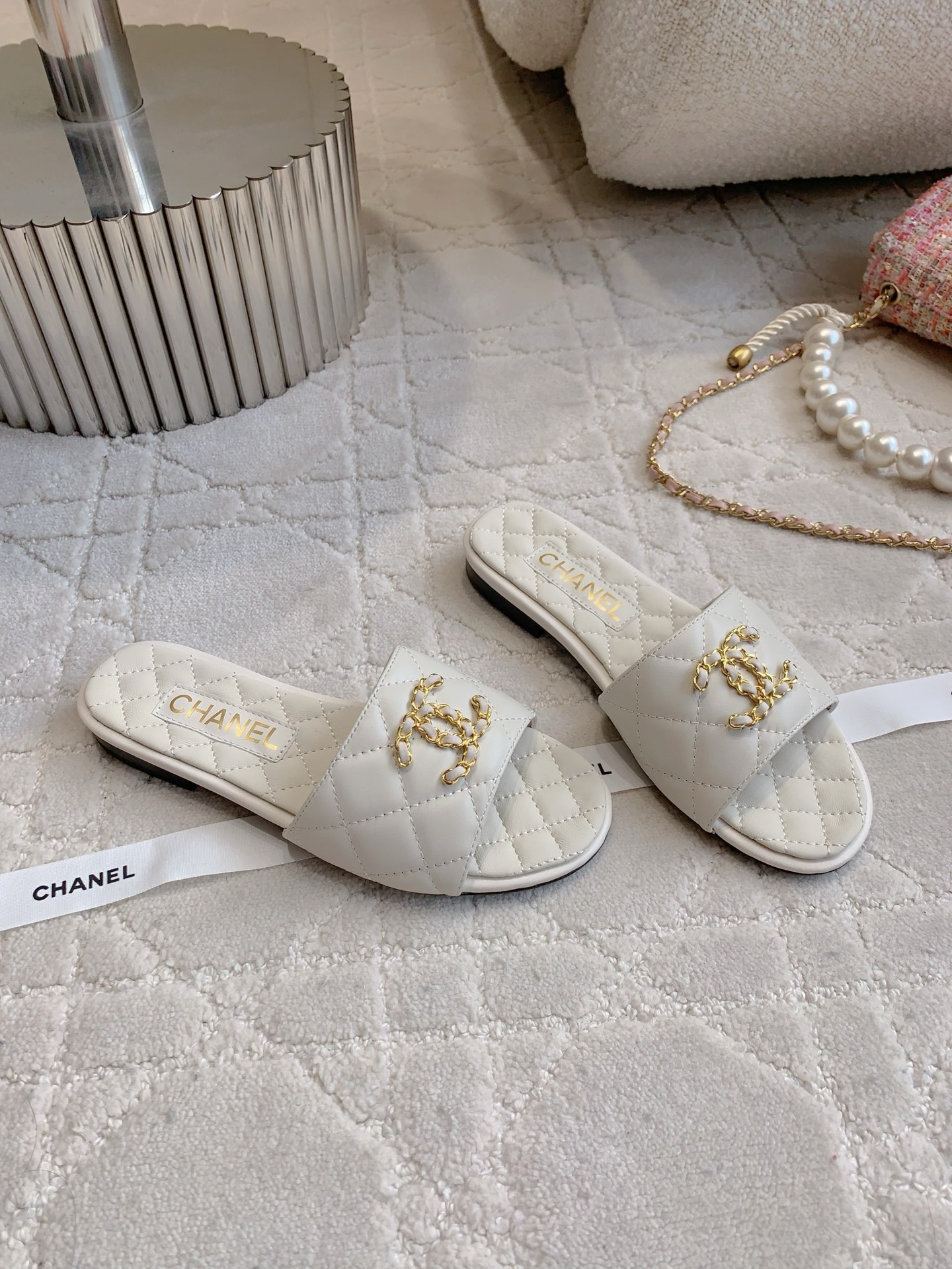 Chanel Women's Flat Sandals Slides CC Logo Leather White 4 i1747288057890 3159 0 2