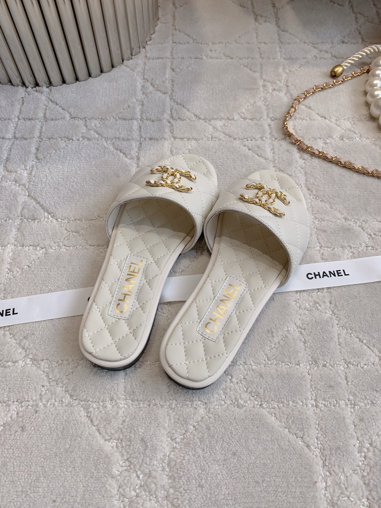 Chanel Women's Flat Sandals Slides CC Logo Leather White 5 i1747288057899 1792 0 3