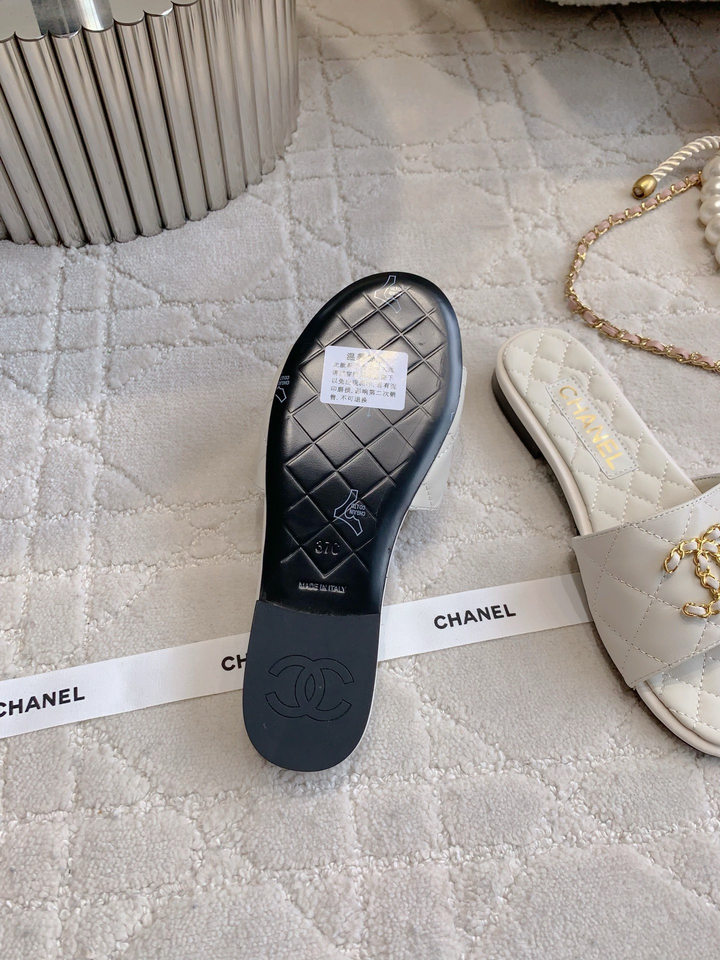 Chanel Women's Flat Sandals Slides CC Logo Leather White 9 i1747288059169 3688 0 7