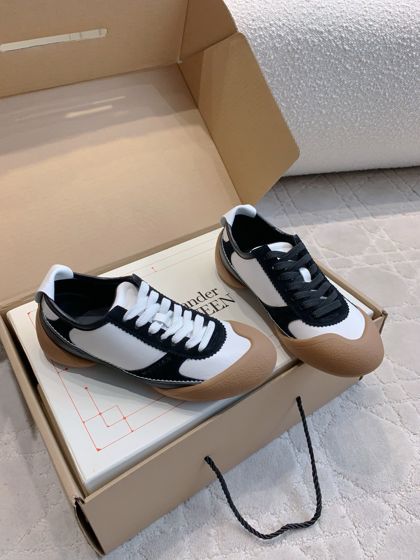 “Plant Price 775 for Alexander McQUEE Tweezer Shoes in Size 35-39” - 图片 3