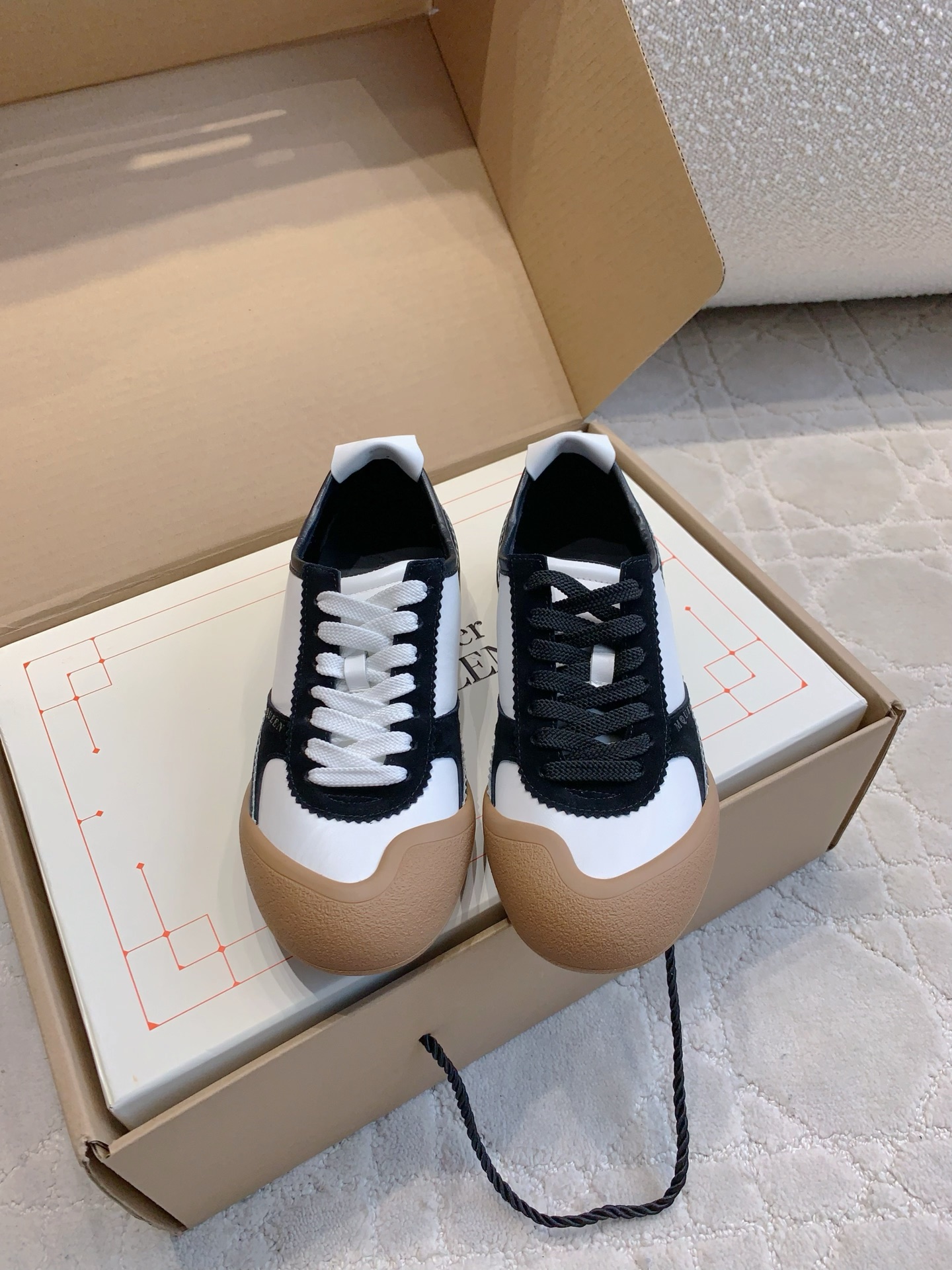 “Plant Price 775 for Alexander McQUEE Tweezer Shoes in Size 35-39” - 图片 1