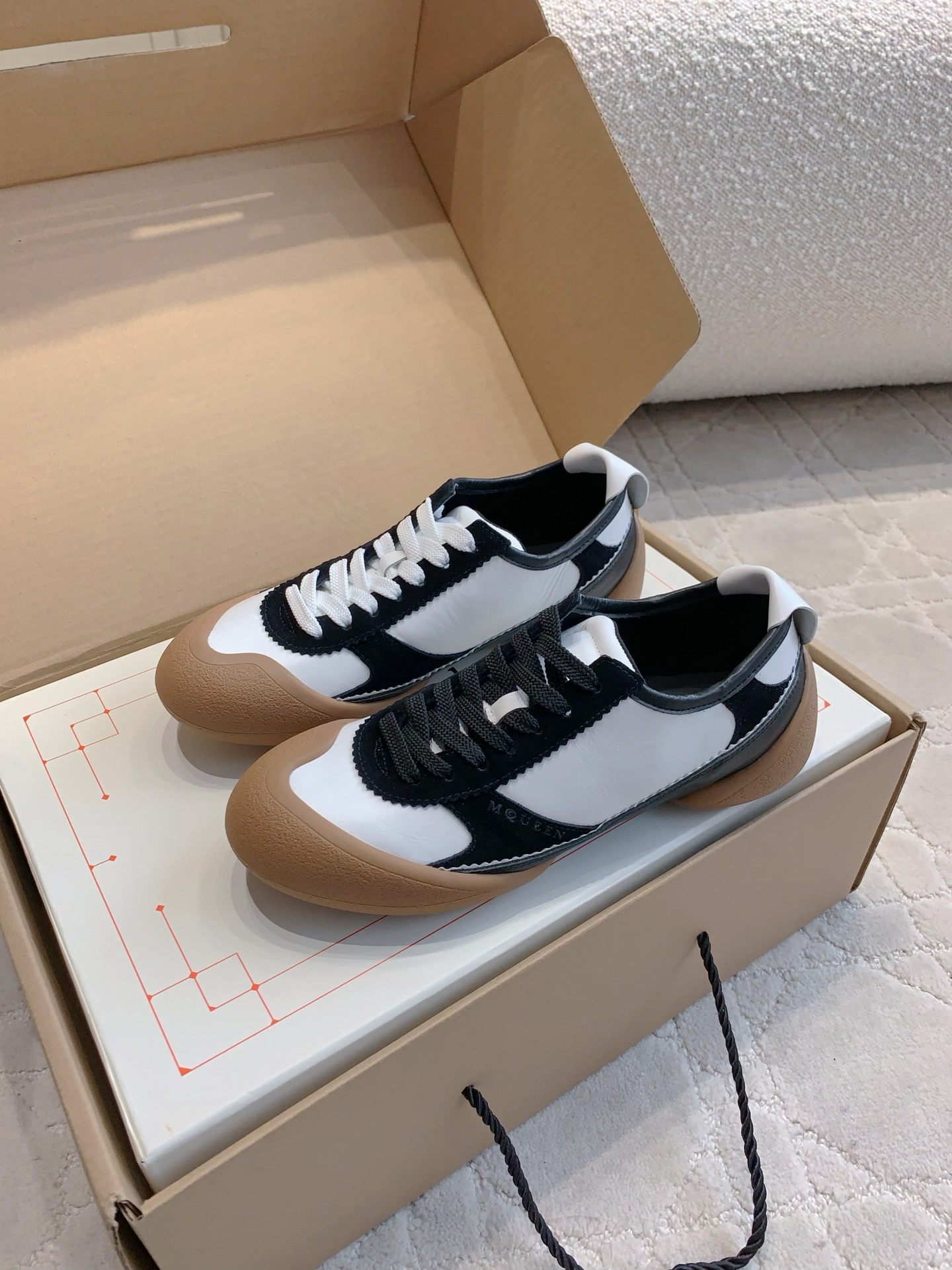 “Plant Price 775 for Alexander McQUEE Tweezer Shoes in Size 35-39” - 图片 2