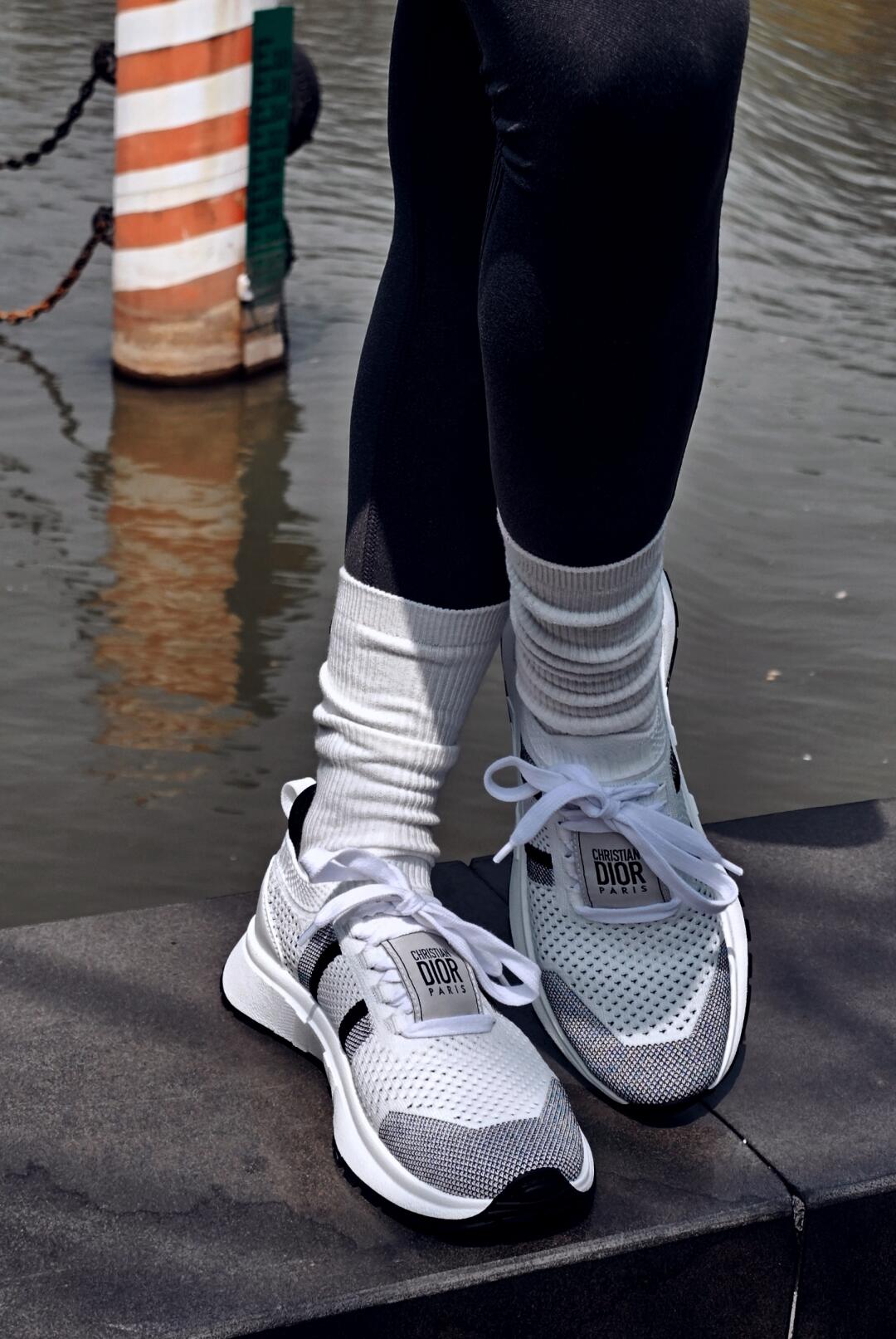 NO:385371,Footwear demonstration, casual shoes/sports shoes, sneakers19860909上脚示范,休闲鞋/运动鞋,sneakers,Women's Shoes