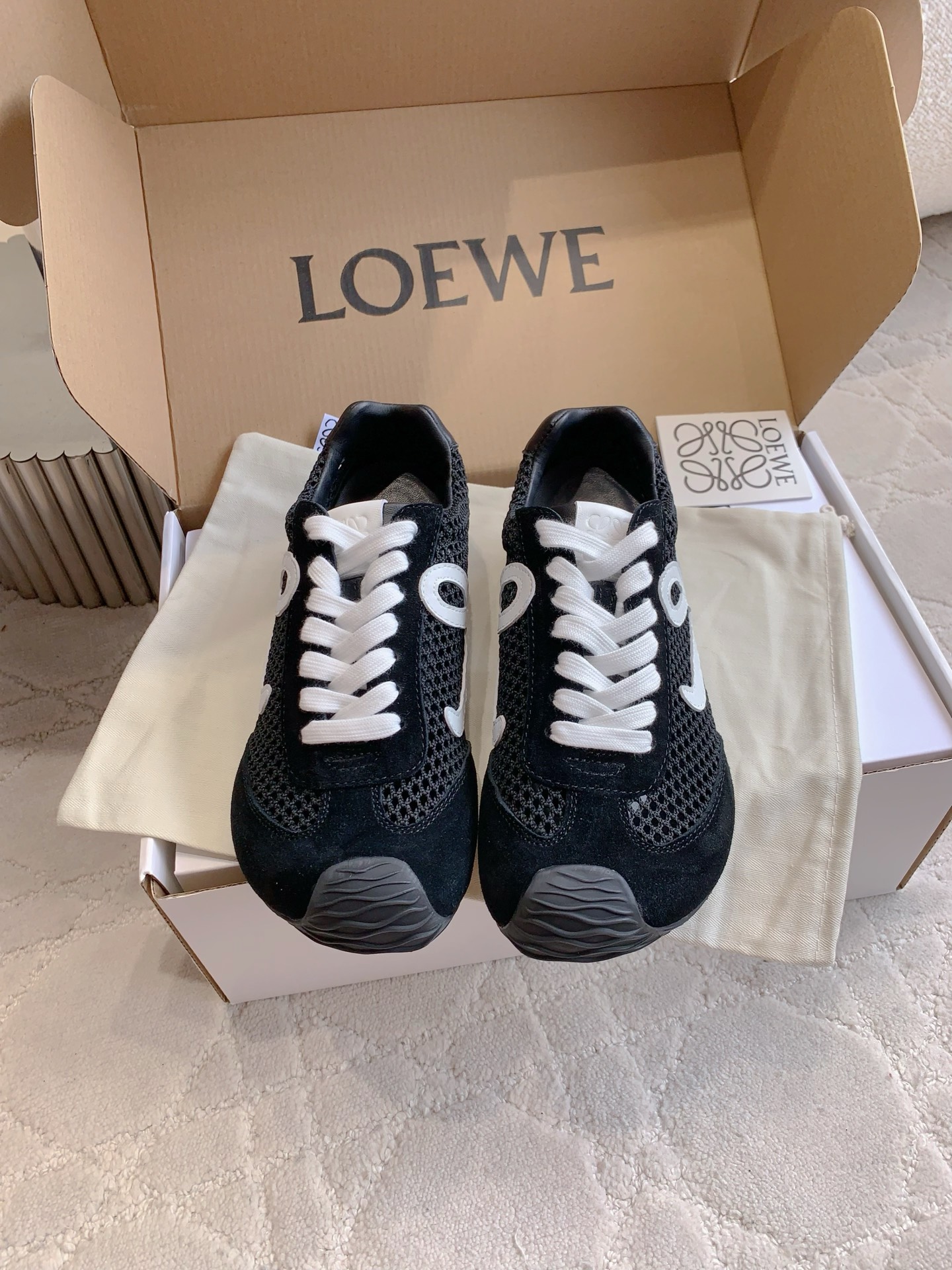 NO:392364,Loew* newest meshed training shoes casual shoes, comfortable and breathable, super comfortable foot feeling, no pressure to match with any style, relaxed and fashionable, cowhide, footbed, sheepskin, original open molded sole, size 35-39 (customized for 40), casual shoes/sports shoes, loewe, sneakers, cowhide, sheepskin19860909Loew*新款网面德训鞋休闲鞋 舒适透气 脚感超级舒适 搭配什么风格都毫无压力 松弛又时髦  鞋面牛皮拼接网布 垫脚羊皮 原版开模大底 尺码35-39（40定做）,休闲鞋/运动鞋,loewe,sneakers,cowhide,sheepskin,Women's Shoes