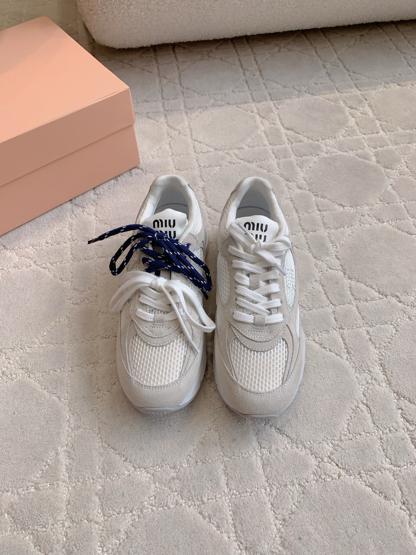 NO:392341,Mesh, leather 330 miu new old dad shoes, thick sole design, instantly become long legs, magic shoes, foot looks so good, closed eyes, can be used to control all kinds of outfits, beautiful color matching, size 35-39 (customized for 40), casual shoes/sports shoes, miumiu, sneakers19860909网面 皮面330 miu新款做旧老爹鞋 厚底设计 上脚秒变大长腿 神来之鞋 上脚太好看啦 闭眼入 各种穿搭都能驾驭 配色好美 尺码35-39（40定做）,休闲鞋/运动鞋,miumiu,sneakers,Women's Shoes