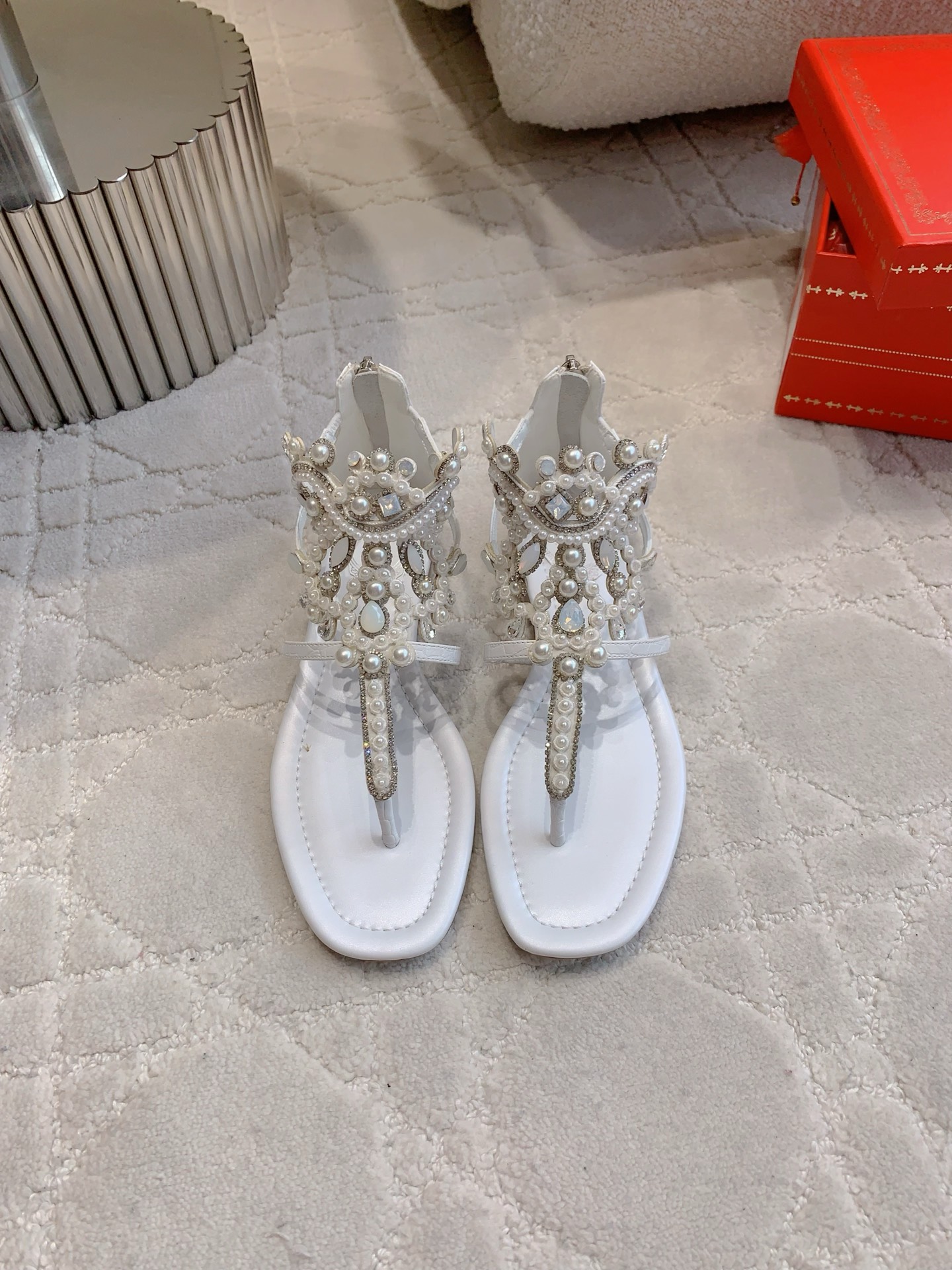 NO:388773,Ren* Caovill* Heavy Industries Crystal Gem Flat Sandals bling bling exquisite and imposing crafts Fabric cowhide hand-set gemstone rhinestone footbed sheepskin Italian leather outsole Size 35-39 (34 40 41 42 43 Custom made), split-toed shoes, sandals, cowhide, sheepskin, Leather soles19860909Ren* Caovill*重工水晶宝石平底凉鞋 bling bling精致逼人 堪称工艺品 面料牛皮手工镶嵌宝石水钻 垫脚羊皮 意大利真皮大底 尺码35-39（34 40 41 42 43定做）,分趾鞋,sandals,cowhide,sheepskin,Leather soles,Women's Shoes