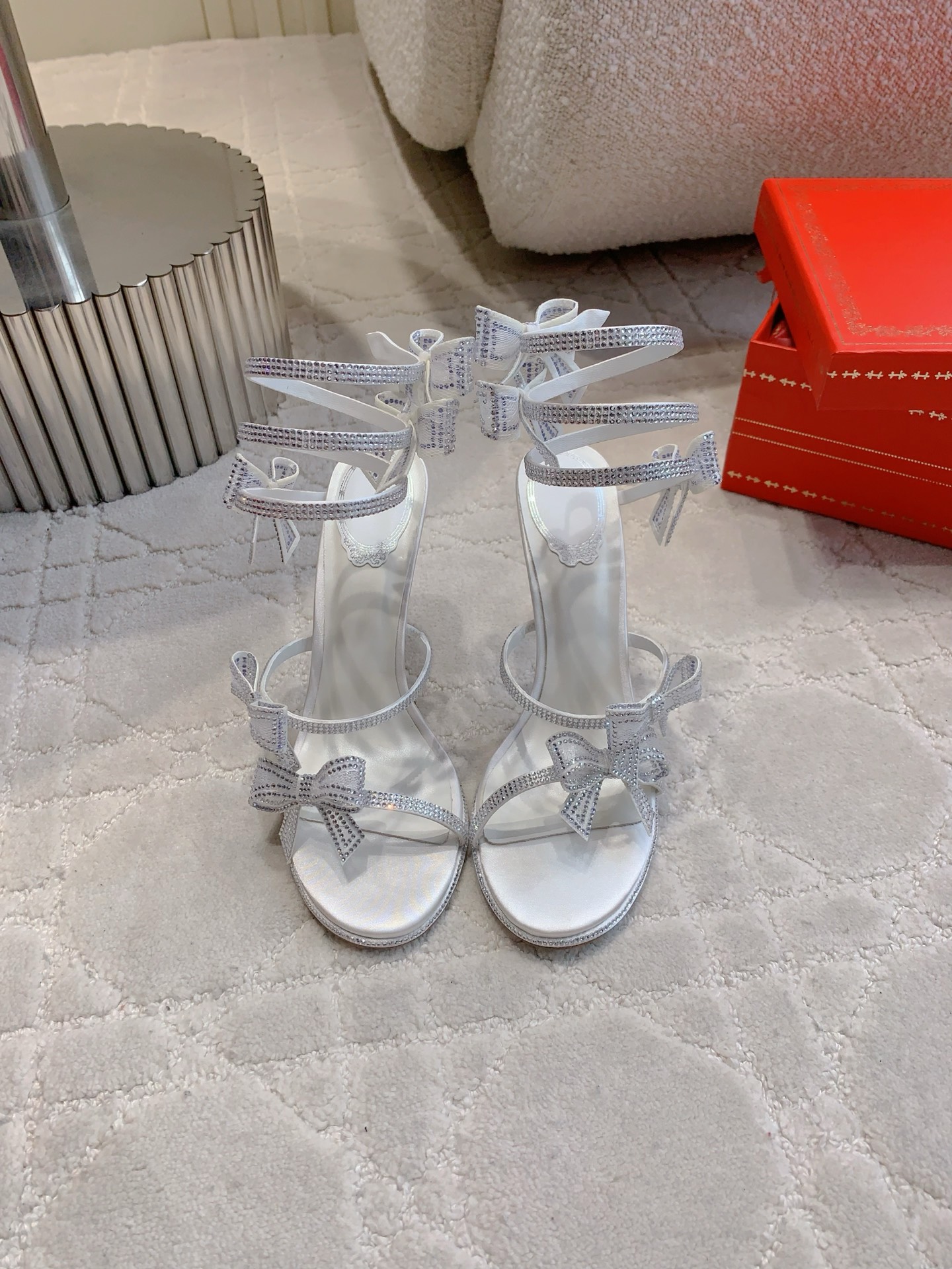 NO:388774,Ren* Caovill* New rhinestone bow high heel sandals bling bling exquisite fairy butterfly snake straps are brilliant and fairy-like. They can be called handicrafts. Imported lace and super flashing rhinestones. Floating sheepskin. Italian leather outsole. Heel height 9.5cm. Size 35-39 (34 40 41 42 43 customized), high heels, sandals, high heels, sheepskin, Leather soles19860909Ren* Caovill* 新款水钻蝴蝶结高跟凉鞋 bling bling精致逼人 仙女蝴蝶蛇形绑带光彩熠熠 仙气十足 堪称工艺品 面料进口蕾丝加超闪水钻 垫脚羊皮 意大利真皮大底 跟高9.5cm 尺码35-39（34 40 41 42 43定做）,高跟鞋凉鞋,sandals,high heels,sheepskin,Leather soles,Women's Shoes